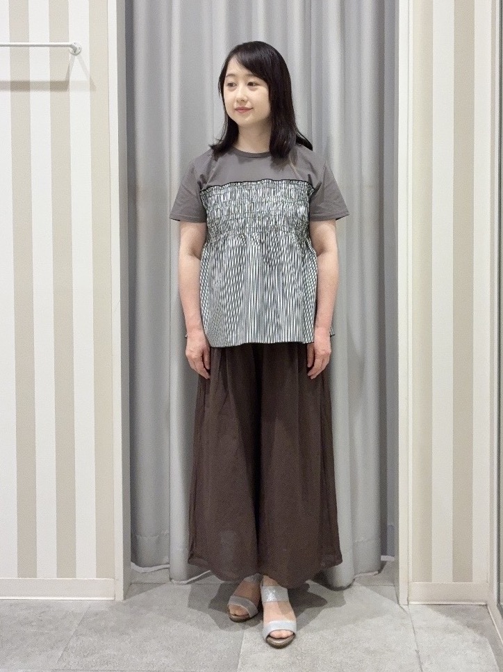 vanseさんの「SHOO･LA･RUE｜【S-LL/洗濯機可/体型カバー】インせずサマ見え ビスチェ風異素材ドッキングTシャツ」を使ったコーディネート