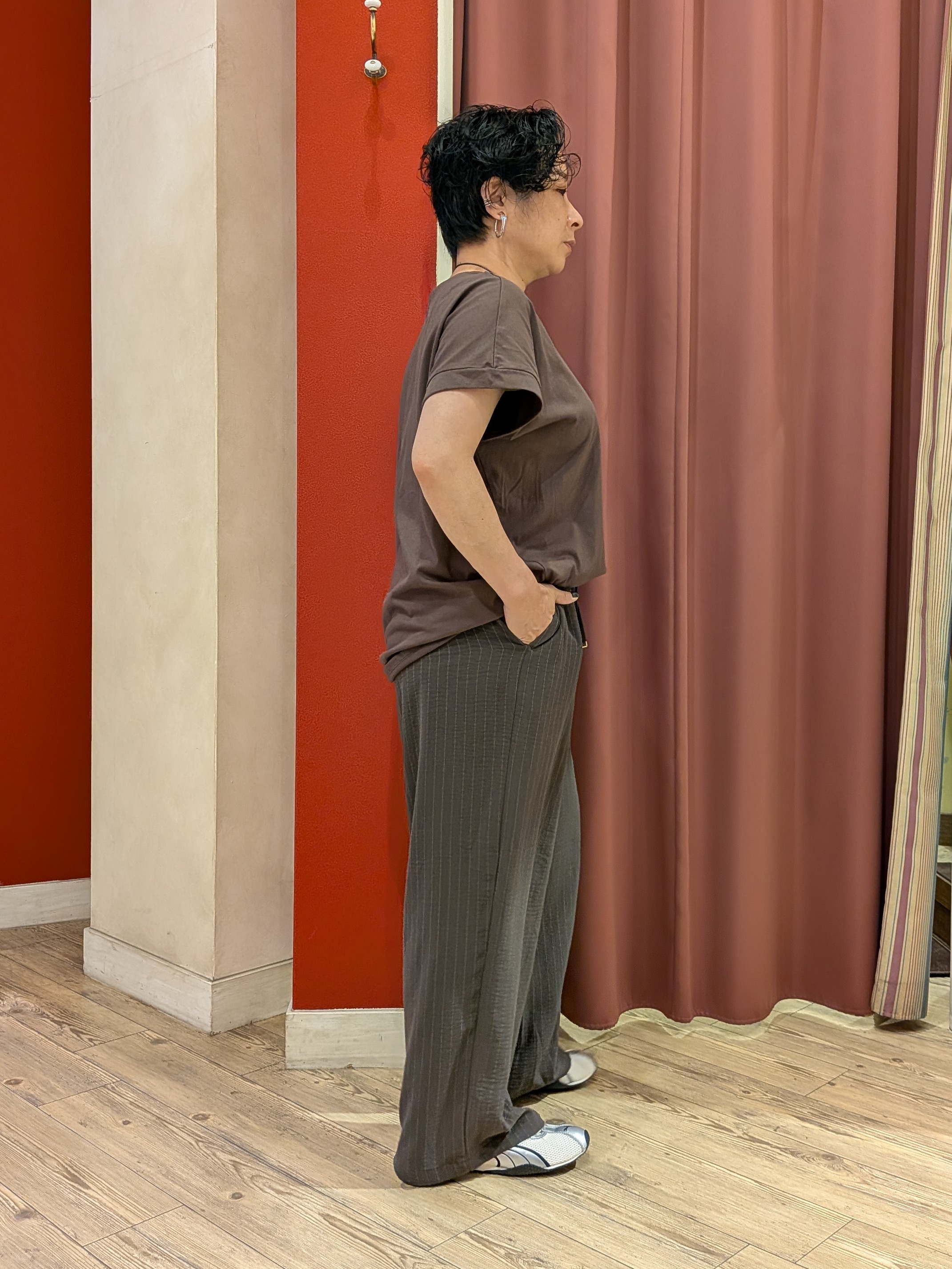 cameさんの「SHOO･LA･RUE｜【汗じみ防止/S-LL/体型カバー/洗濯機可】汗じみが気になりにくい 大人の刺繍ロゴTシャツ」を使ったコーディネート