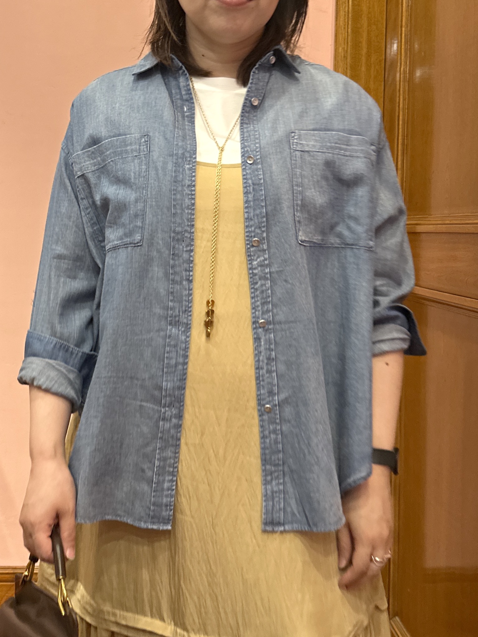 komatsuさんの「DRESSTERIOR｜【涼しく着映え】シアーデニムシャツ」を使ったコーディネート
