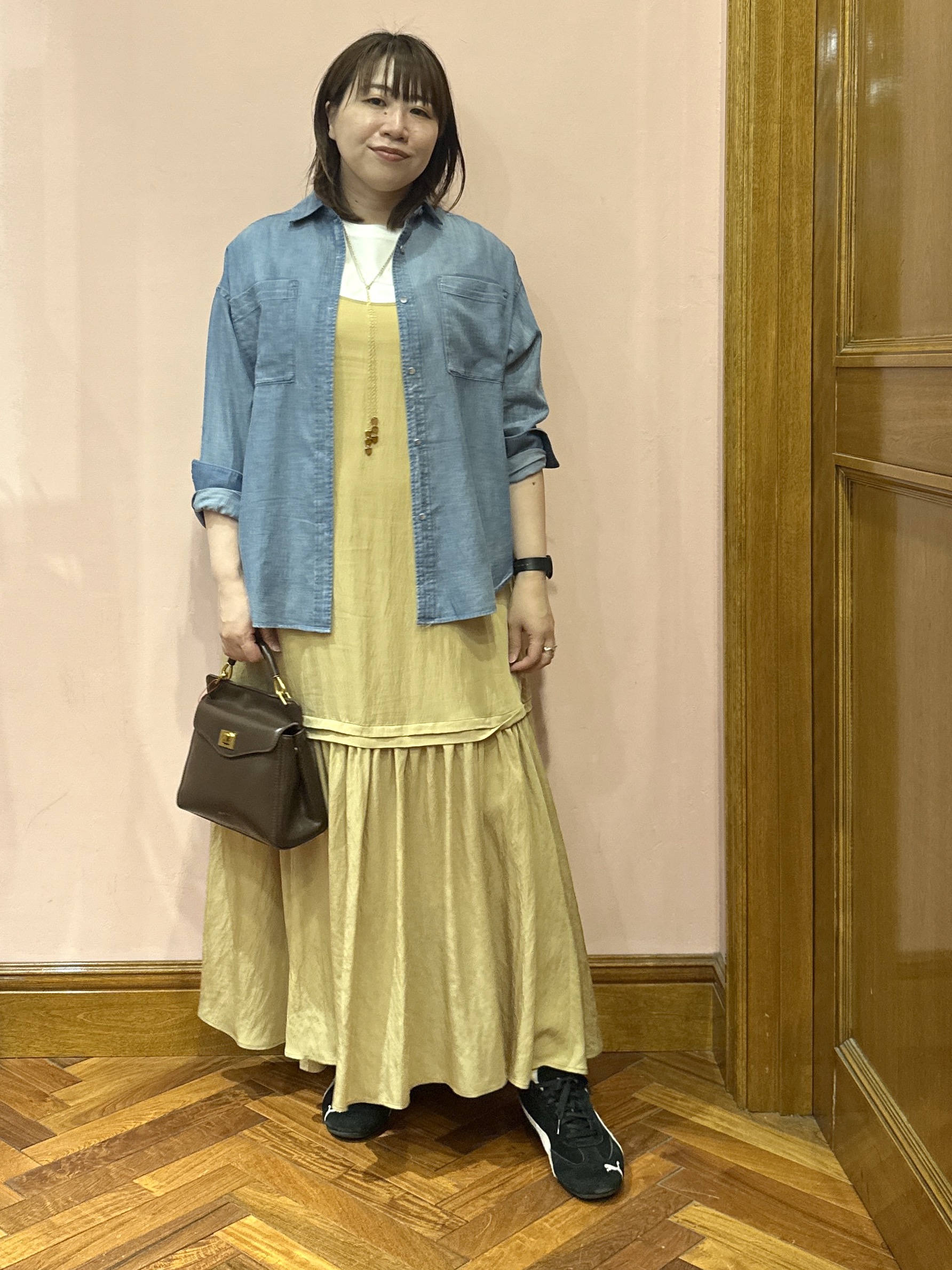 komatsuさんの「DRESSTERIOR｜【涼しく着映え】シアーデニムシャツ」を使ったコーディネート
