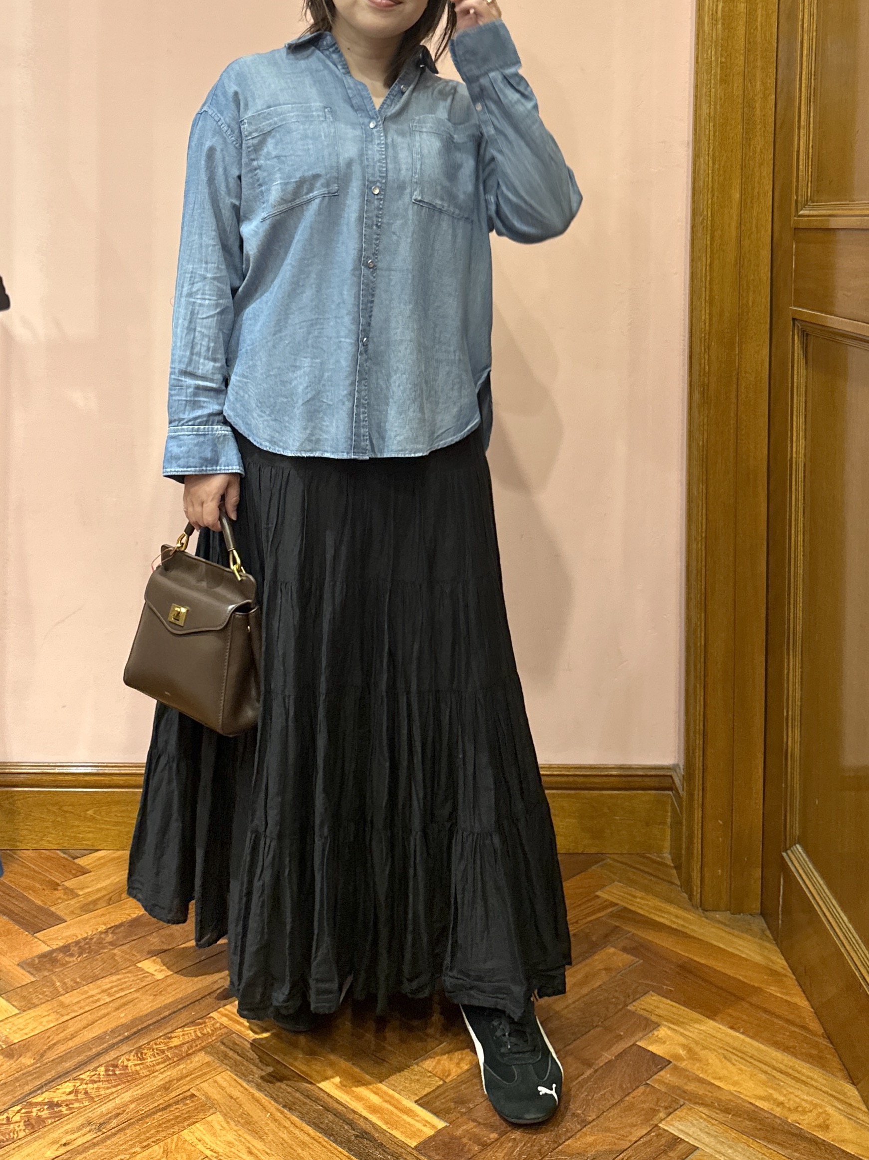 komatsuさんの「DRESSTERIOR｜【涼しく着映え】シアーデニムシャツ」を使ったコーディネート