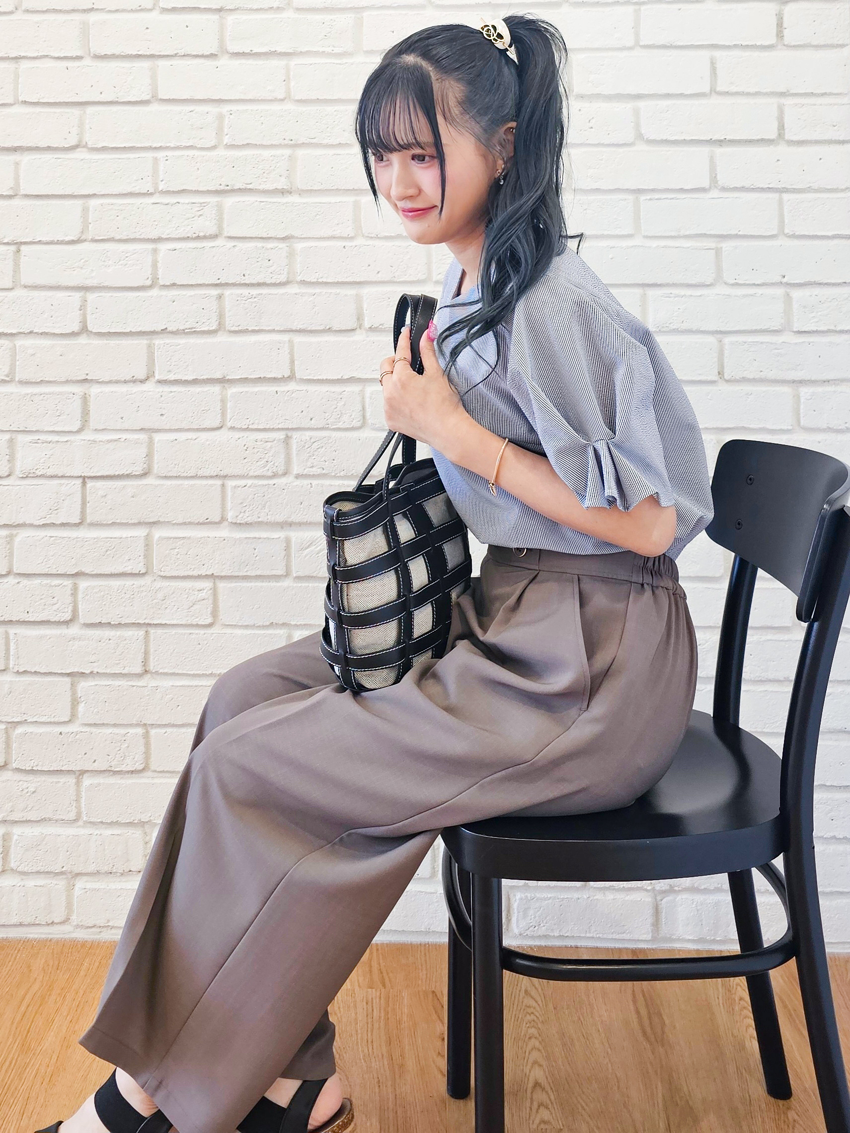 ゆゆさんの「SHOO･LA･RUE｜【洗濯後しわになりにくい/UV/S-LL】二の腕隠れる 吸水速乾お袖タックブラウス」を使ったコーディネート