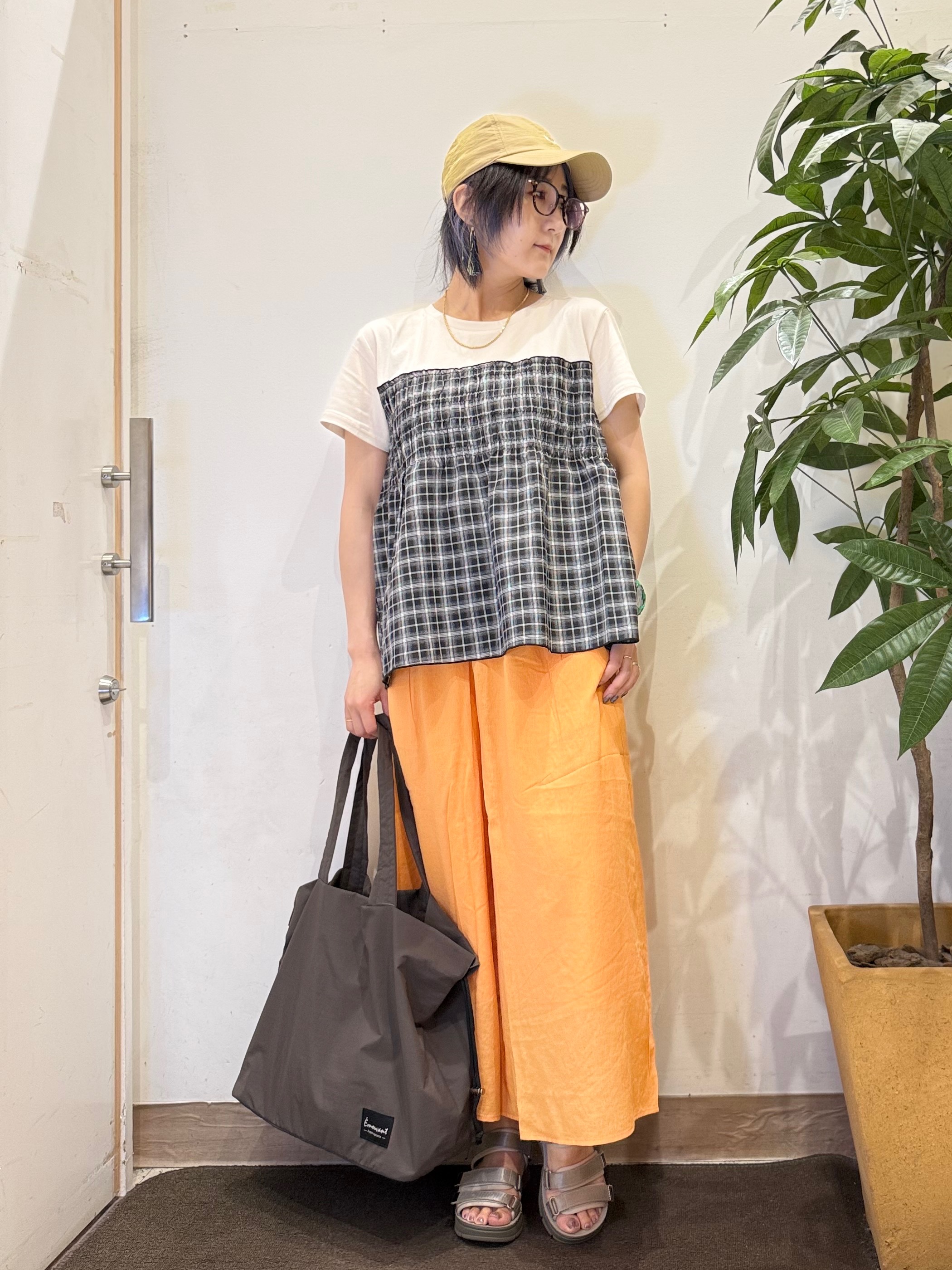 misakiさんの「SHOO･LA･RUE｜【S-LL/洗濯機可/体型カバー】インせずサマ見え ビスチェ風異素材ドッキングTシャツ」を使ったコーディネート