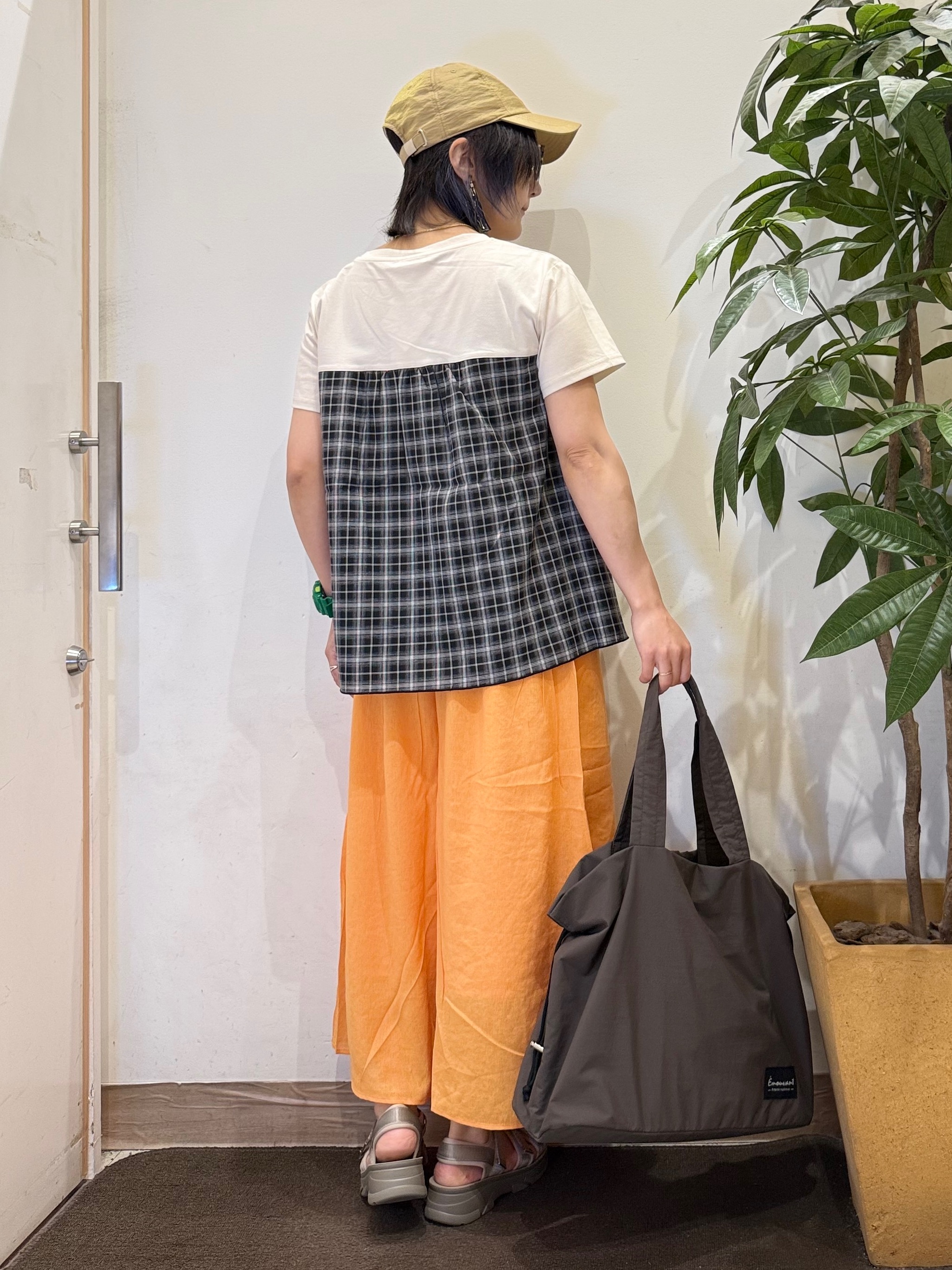 misakiさんの「SHOO･LA･RUE｜【S-LL/洗濯機可/体型カバー】インせずサマ見え ビスチェ風異素材ドッキングTシャツ」を使ったコーディネート