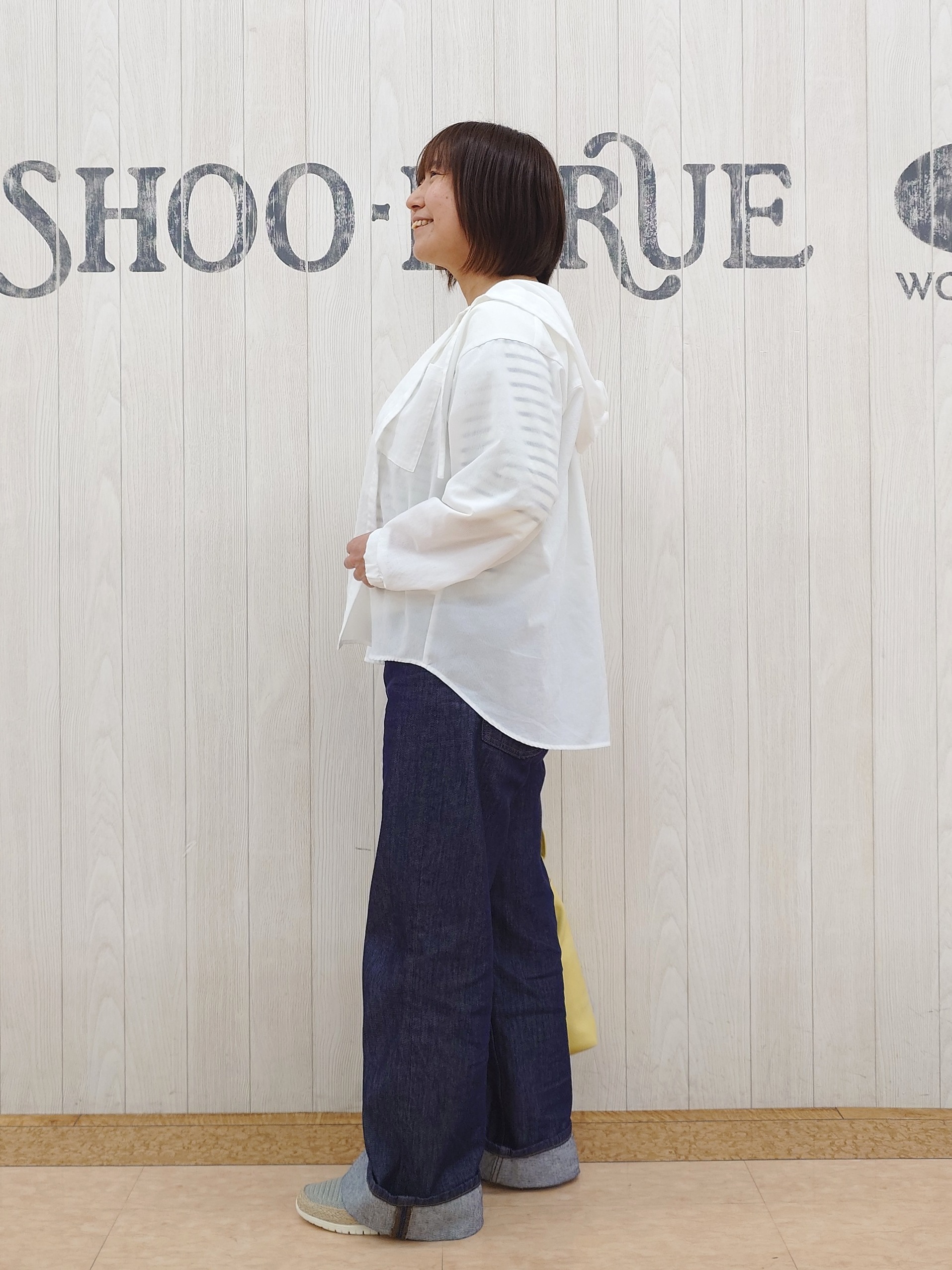 とろろさんの「SHOO･LA･RUE｜【通気性〇/洗濯機可/S-LL】UVカット機能付き ライトな着心地シャツパーカ」を使ったコーディネート