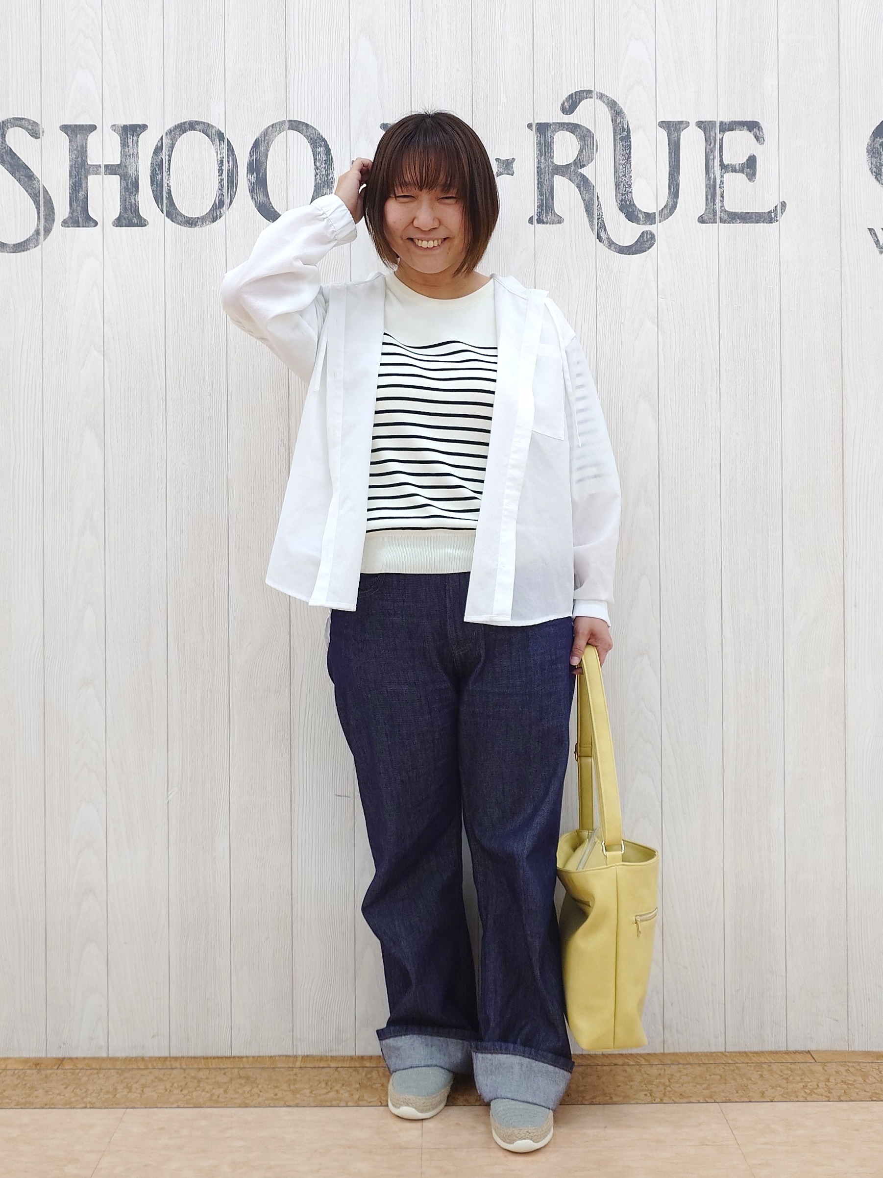 とろろさんの「SHOO･LA･RUE｜【通気性〇/洗濯機可/S-LL】UVカット機能付き ライトな着心地シャツパーカ」を使ったコーディネート