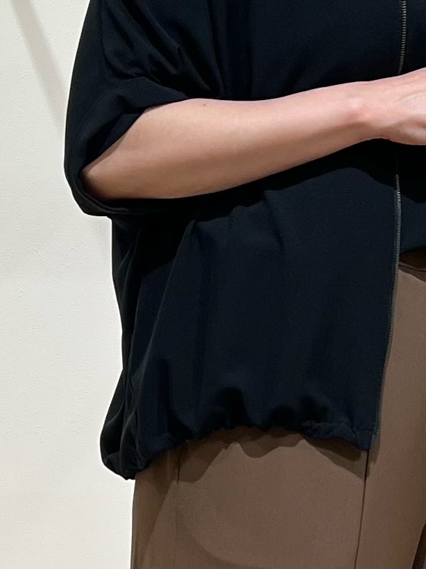 TOMOMIさんの「UNTITLED｜【夏羽織り/着る日傘】ドルマンフォルムブルゾン」を使ったコーディネート