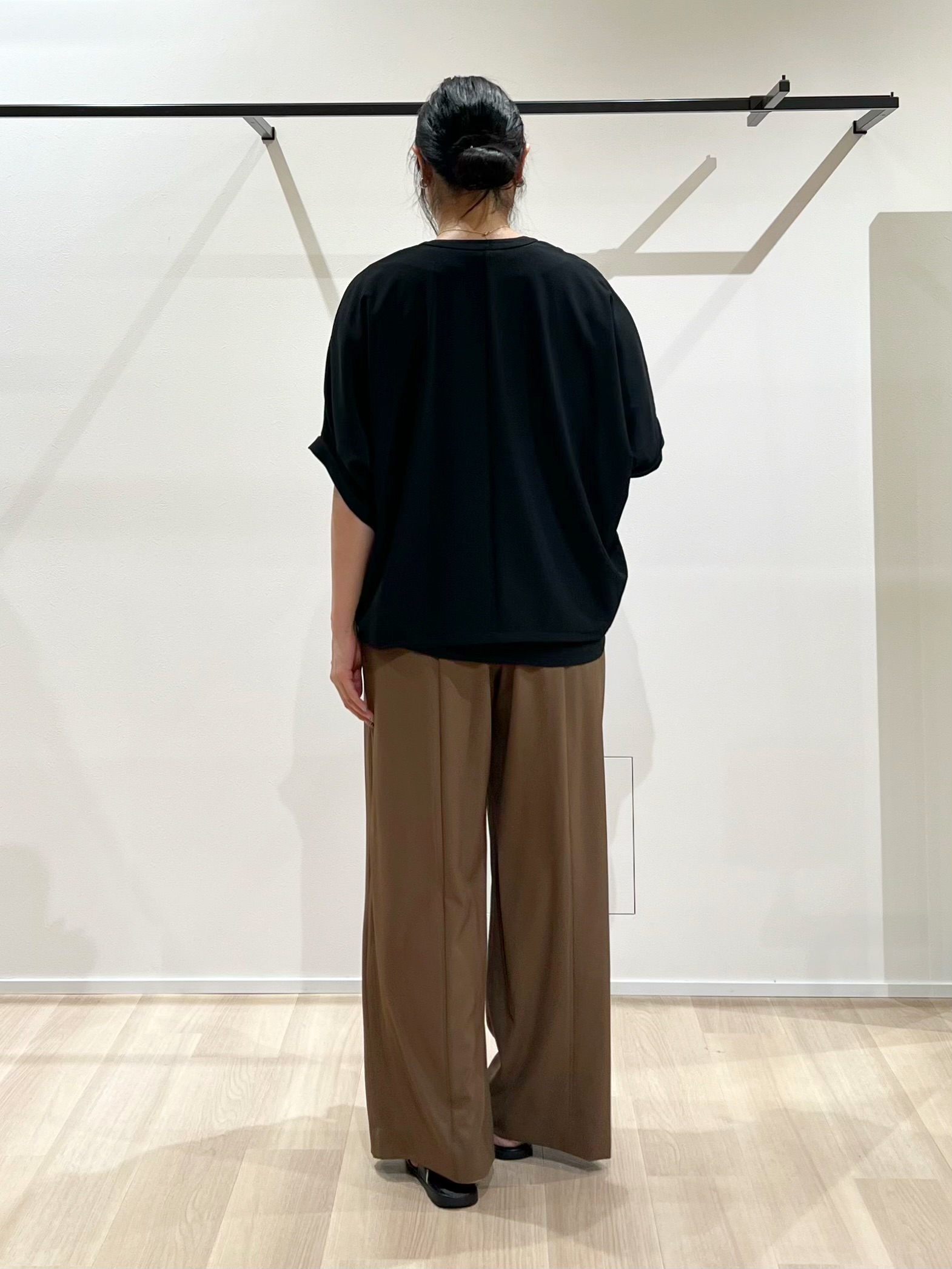 TOMOMIさんの「UNTITLED｜【夏羽織り/着る日傘】ドルマンフォルムブルゾン」を使ったコーディネート