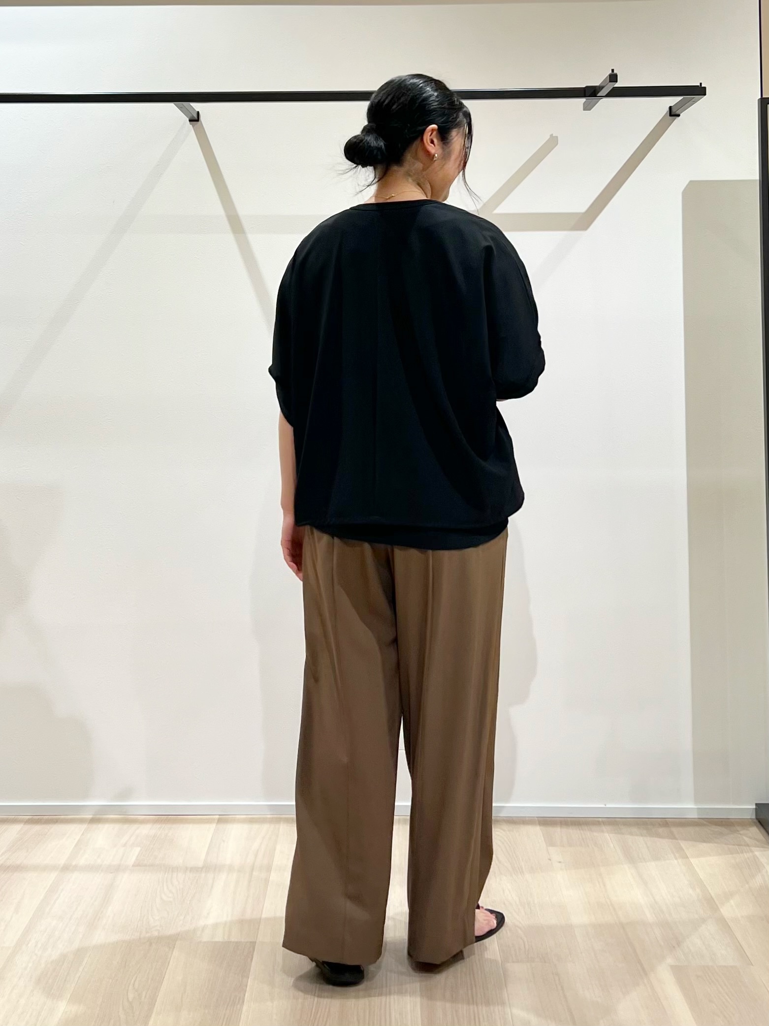 TOMOMIさんの「UNTITLED｜【夏羽織り/着る日傘】ドルマンフォルムブルゾン」を使ったコーディネート