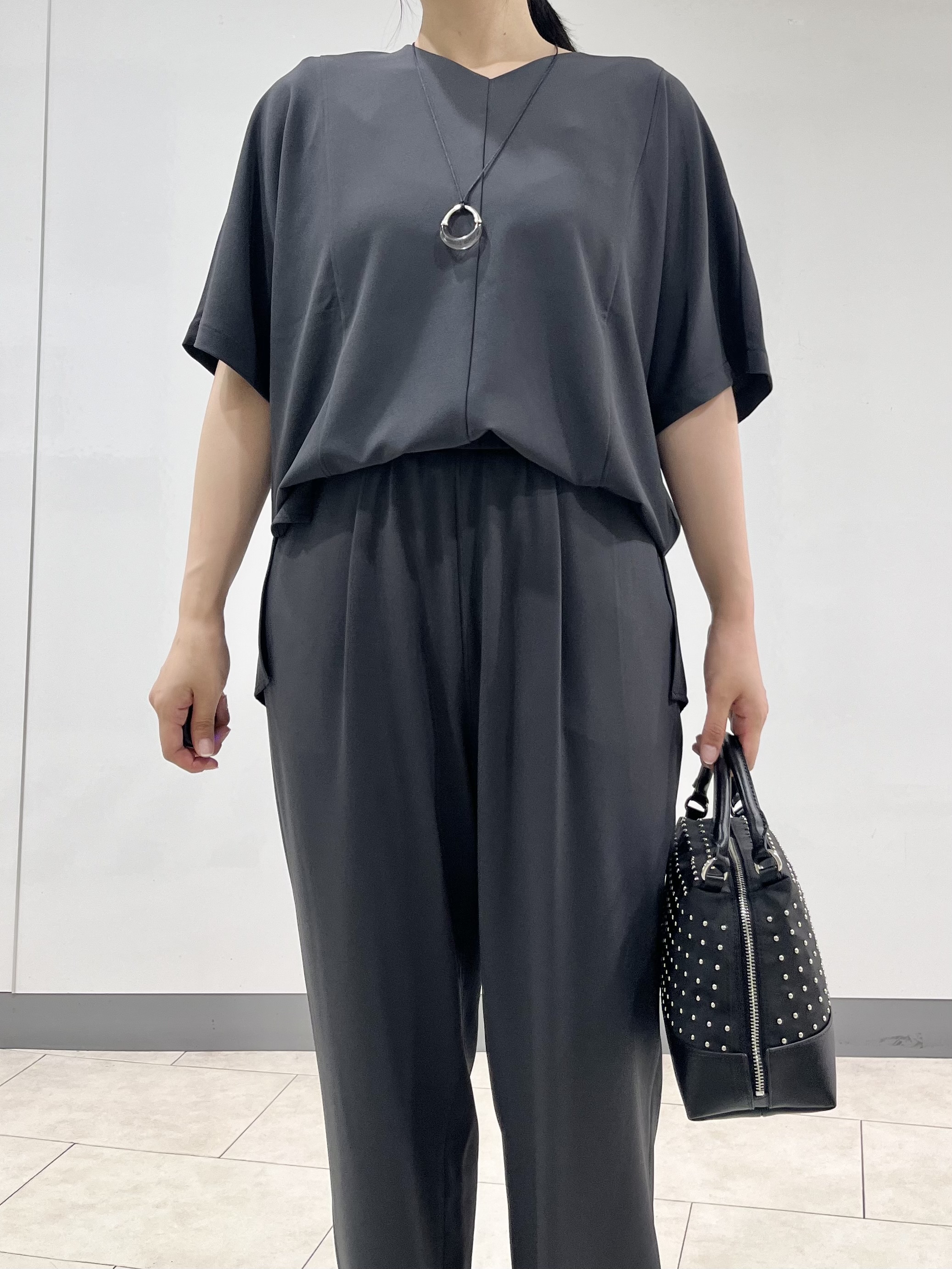 hasuさんの「INDIVI｜【体型＆二の腕カバー/着る日傘】ドルマントップス」を使ったコーディネート