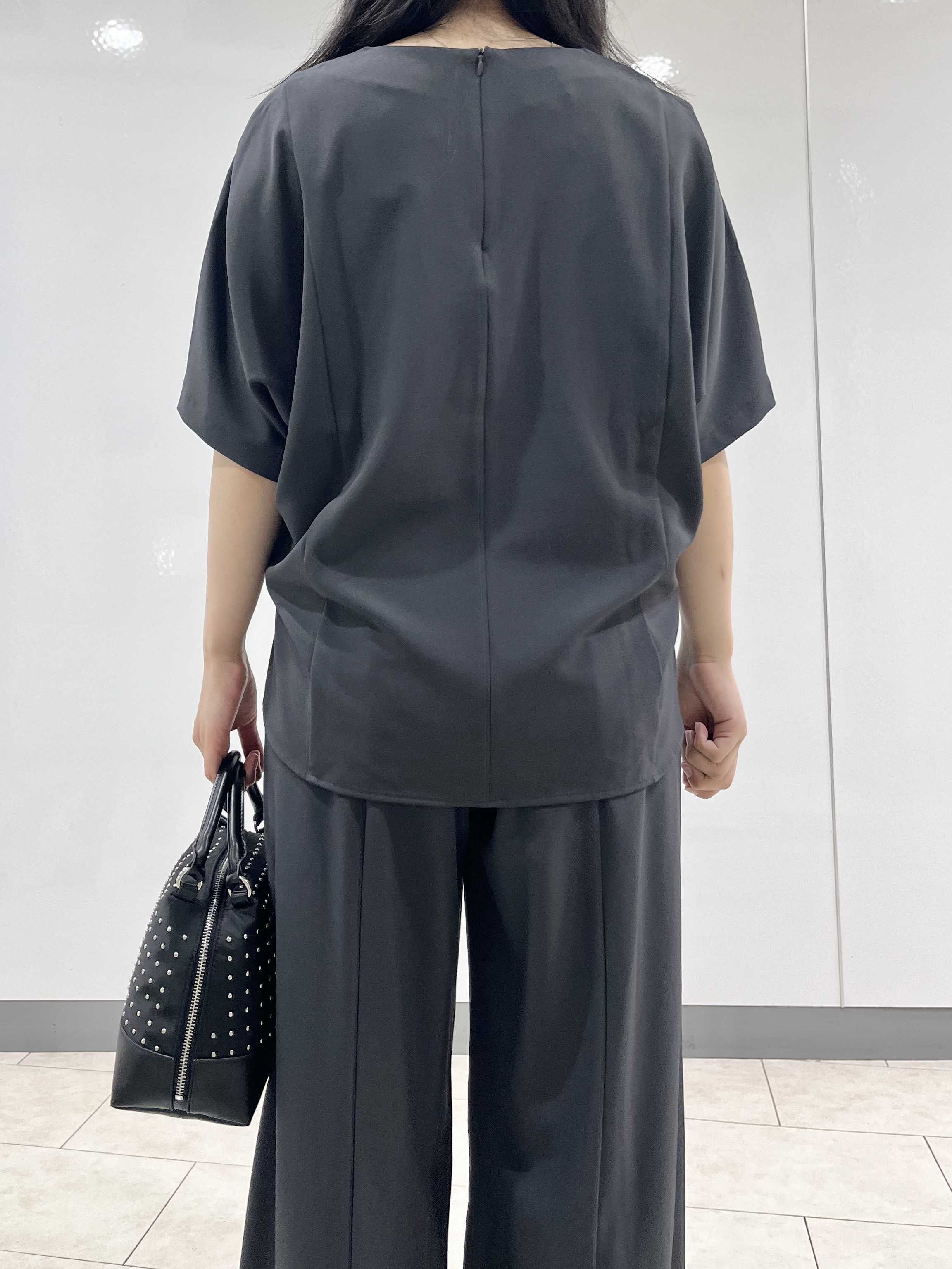 hasuさんの「INDIVI｜【体型＆二の腕カバー/着る日傘】ドルマントップス」を使ったコーディネート