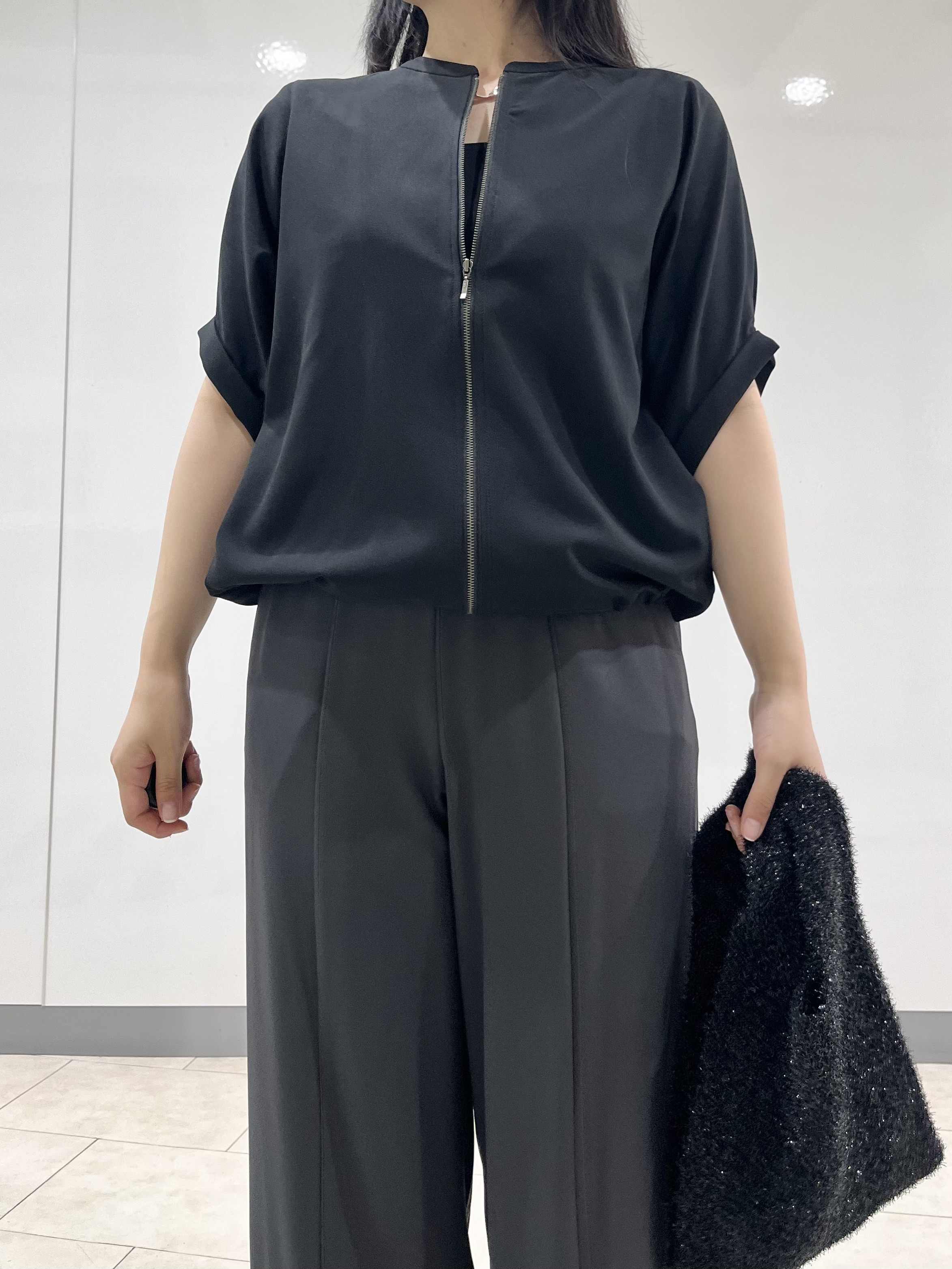 hasuさんの「INDIVI｜【秋羽織り/着る日傘】ドルマンフォルムブルゾン」を使ったコーディネート