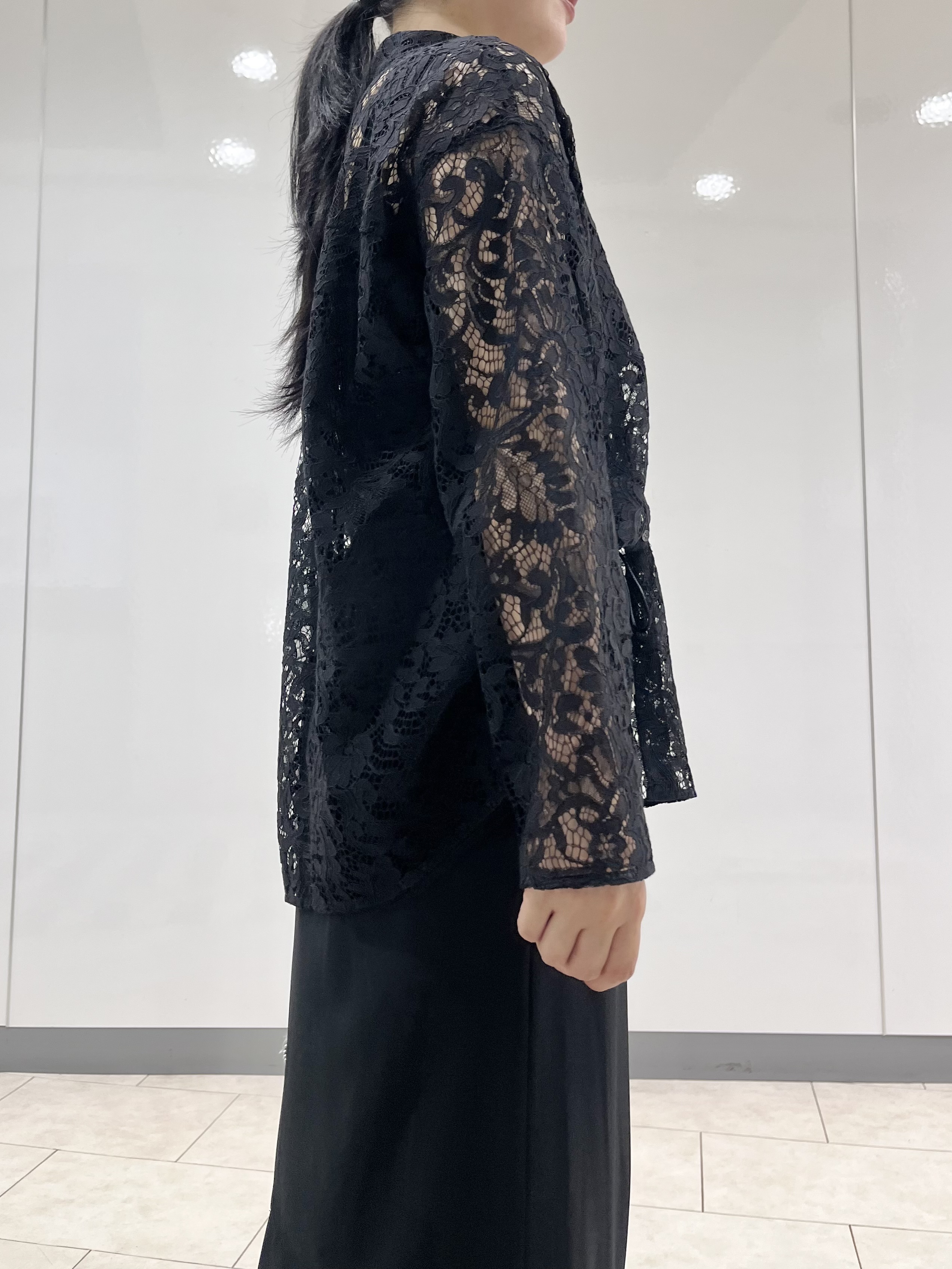 hasuさんの「INDIVI｜【洗える／トレンド】大人レースシャツ」を使ったコーディネート