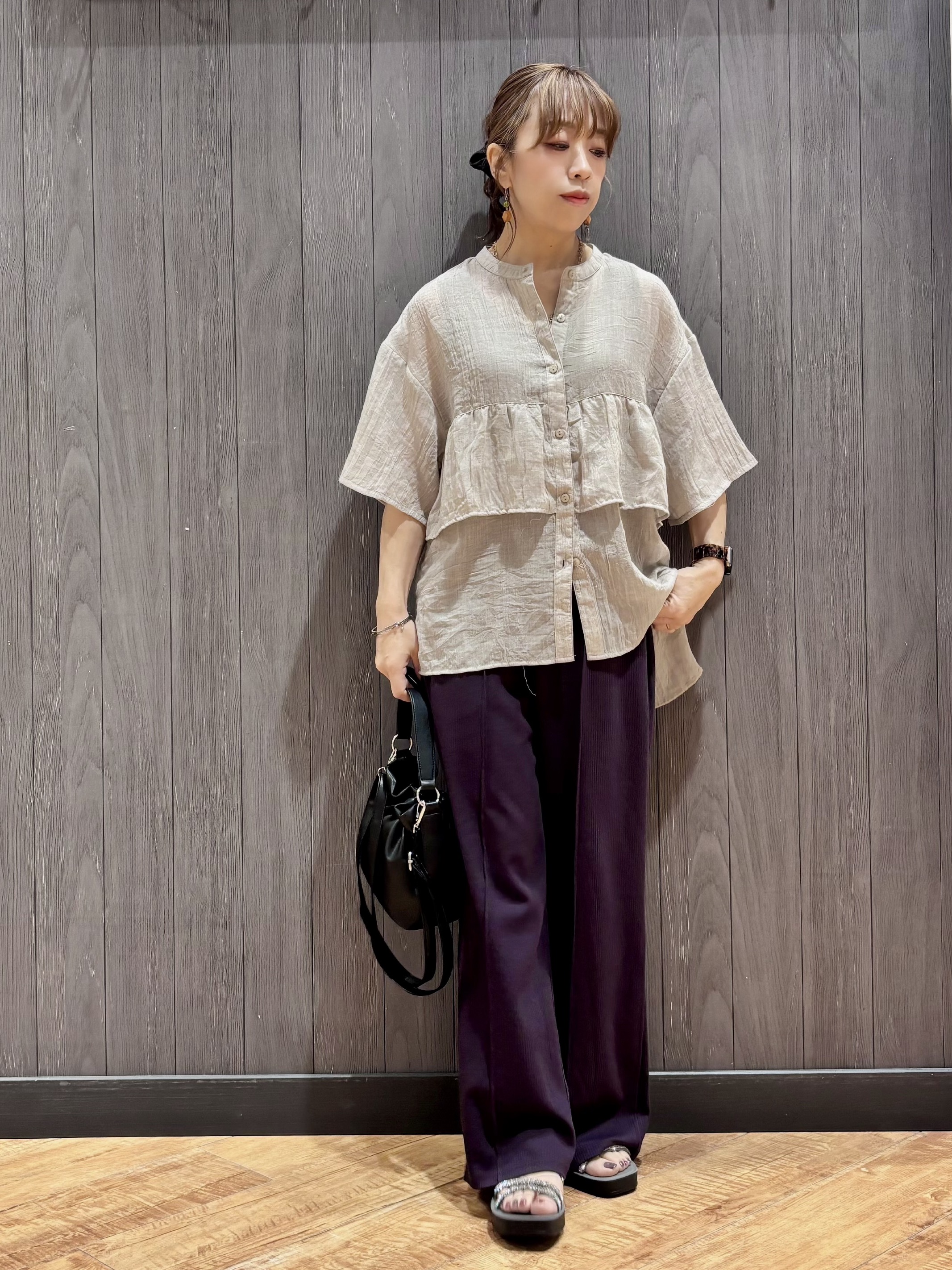 meiさんの「SHOO･LA･RUE｜フロントフリル シアーワッシャーブラウス」を使ったコーディネート