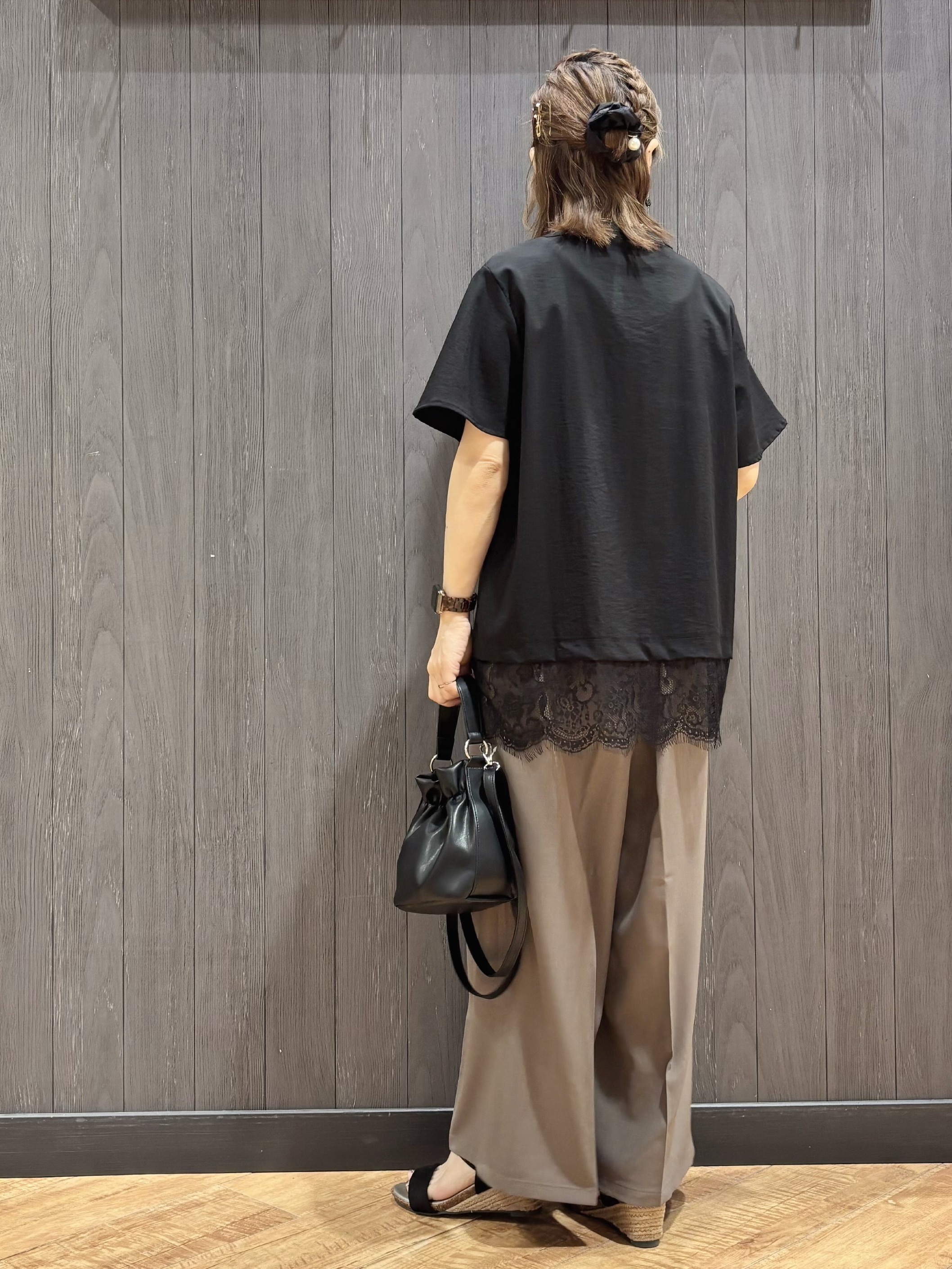 meiさんの「SHOO･LA･RUE｜【S-LL/洗濯機可】軽凛(かろりん) 楽に着られて上品 裾レーススキッパーブラウス」を使ったコーディネート
