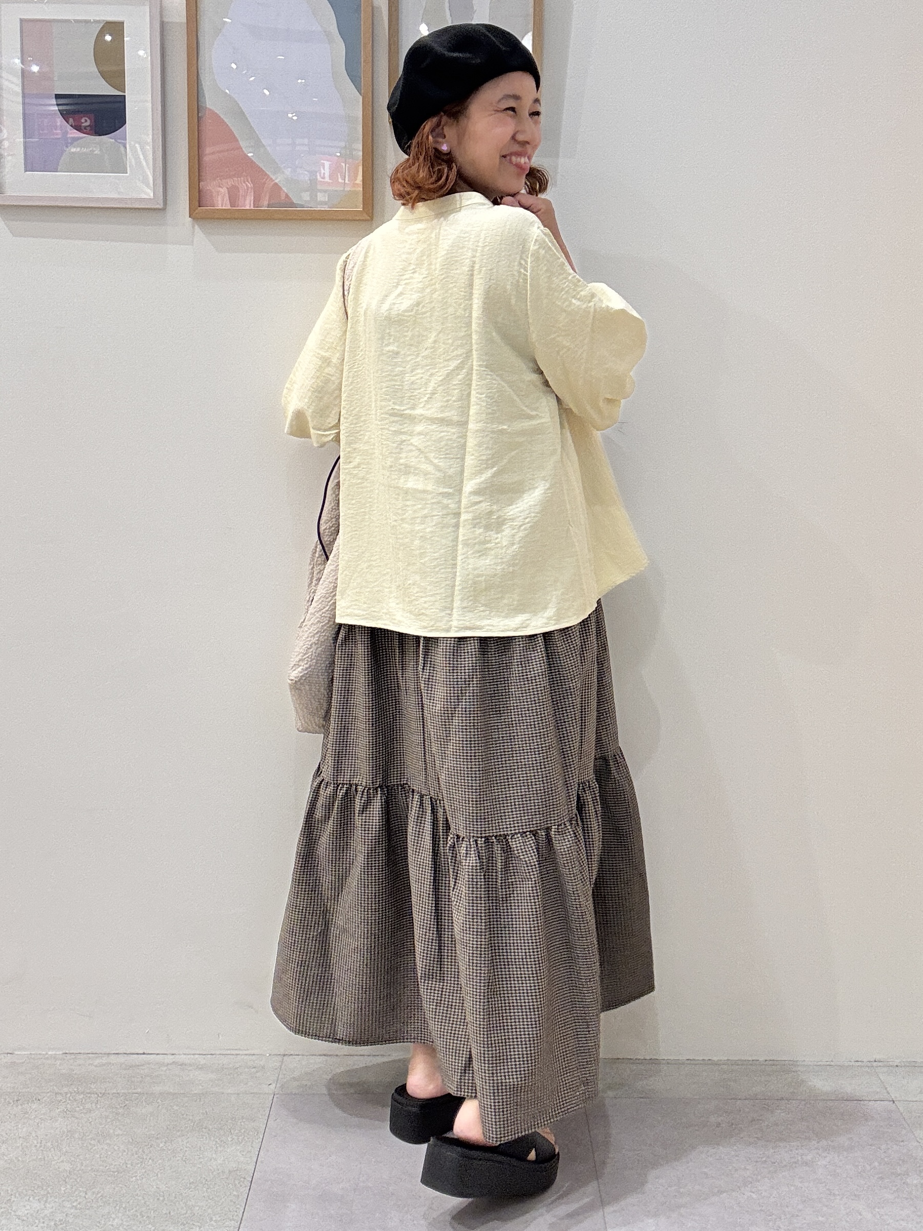たけぴさんの「SHOO･LA･RUE｜【洗濯機可】バルーンスリーブで二の腕カバー キーネック5分袖ブラウス」を使ったコーディネート