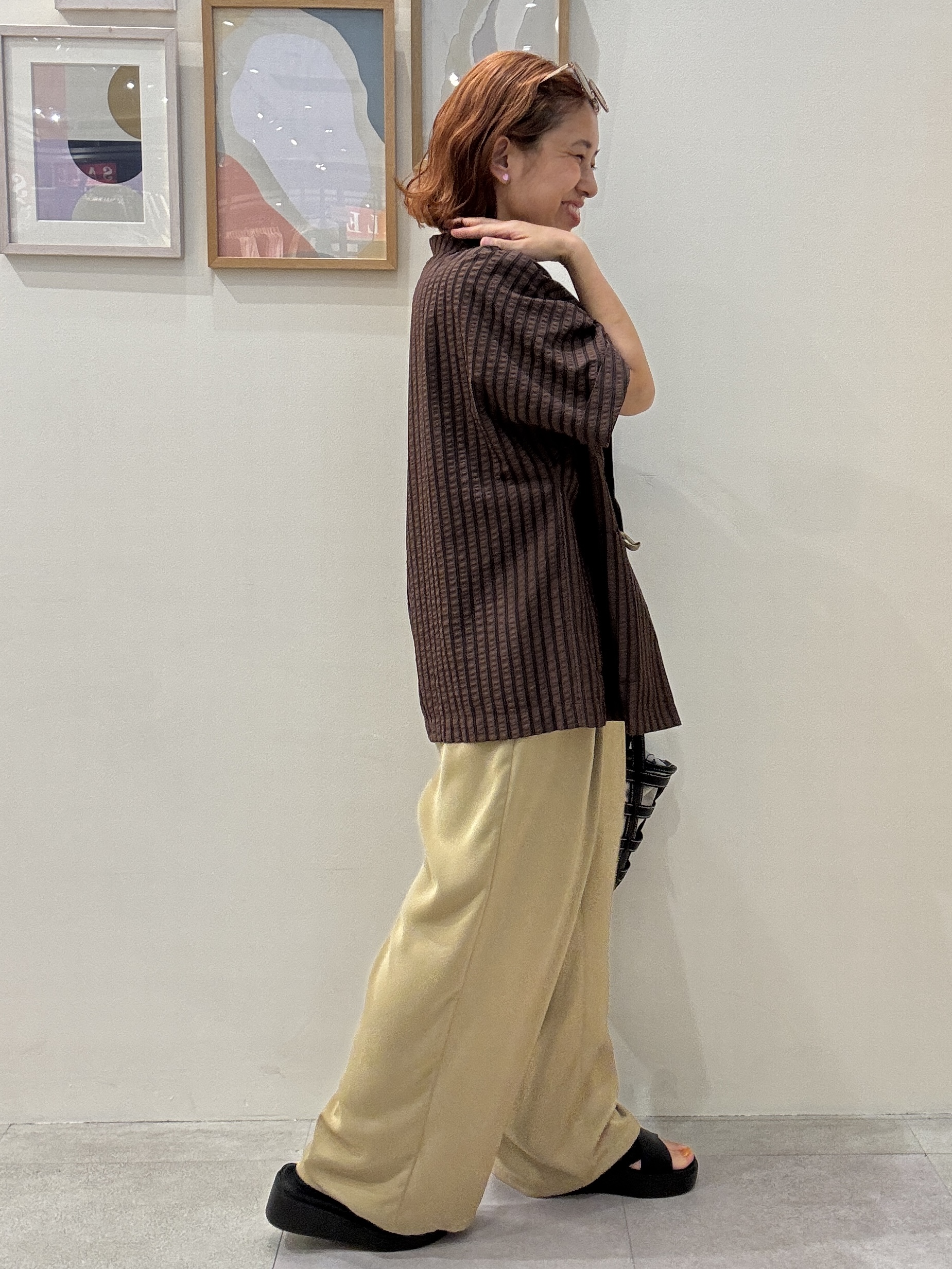 たけぴさんの「SHOO･LA･RUE｜【S-LL/吸水速乾/セットアップ可】羽織るだけで主役になる サッカーストライプシャツジャケット」を使ったコーディネート