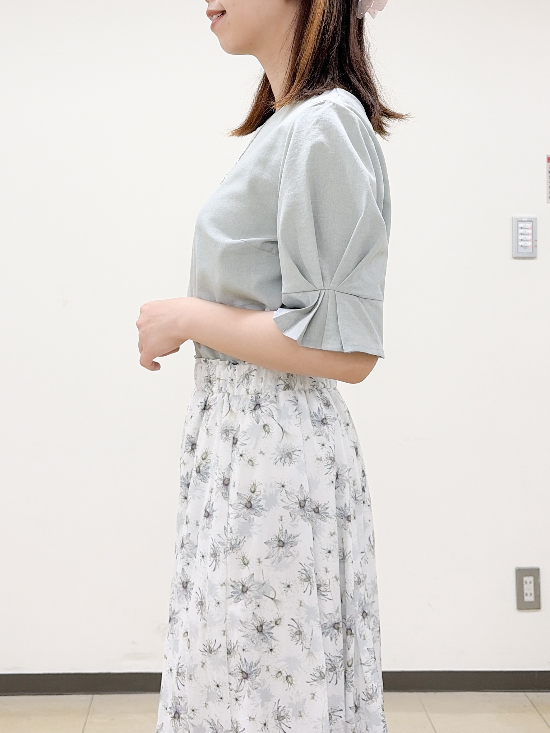 yurinaさんの「index｜【接触冷感／吸水速乾】タックパフスリーブブラウス《防シワ／洗濯機OK／XS～3L／8col》」を使ったコーディネート