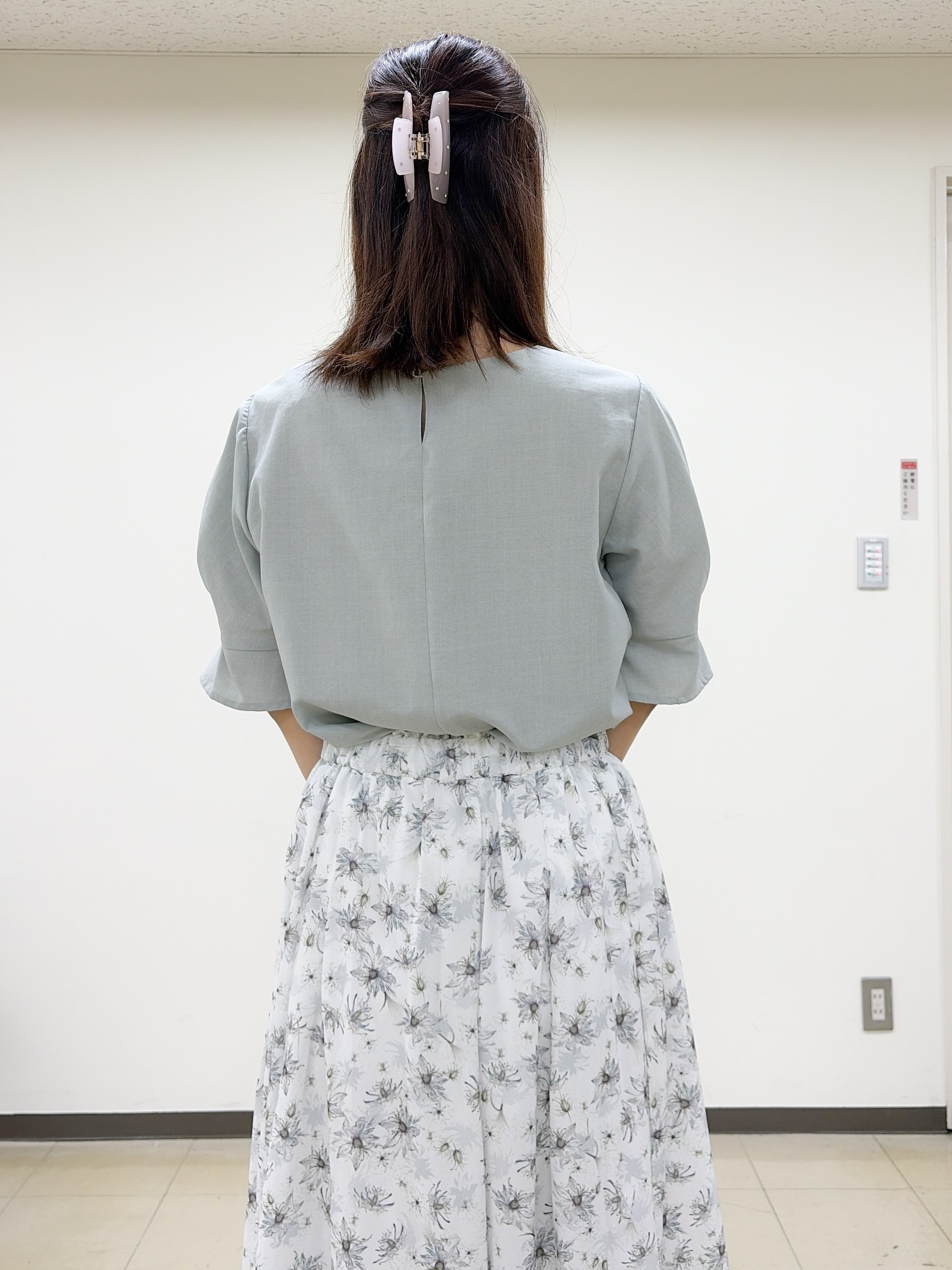 yurinaさんの「index｜【接触冷感／吸水速乾】タックパフスリーブブラウス《防シワ／洗濯機OK／XS～3L／8col》」を使ったコーディネート