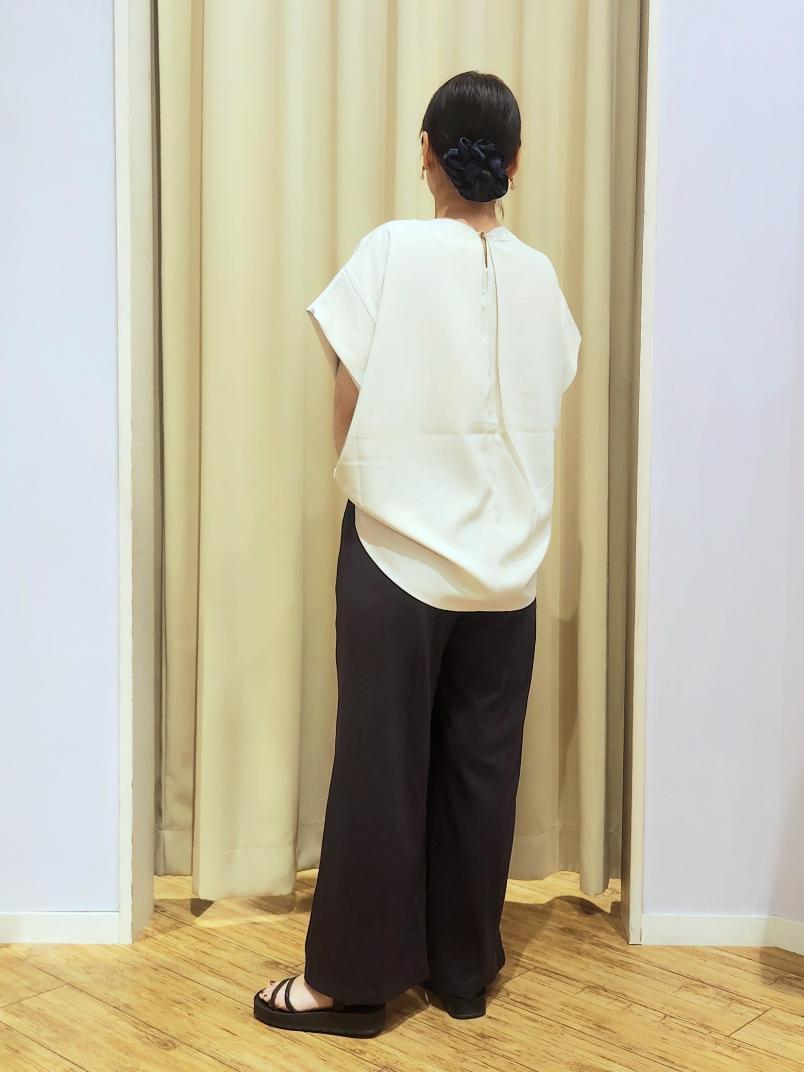 くまさんの「SHOO･LA･RUE｜【洗濯機可/体型カバー】インしてる風 ふんわり裾バルーントップス」を使ったコーディネート