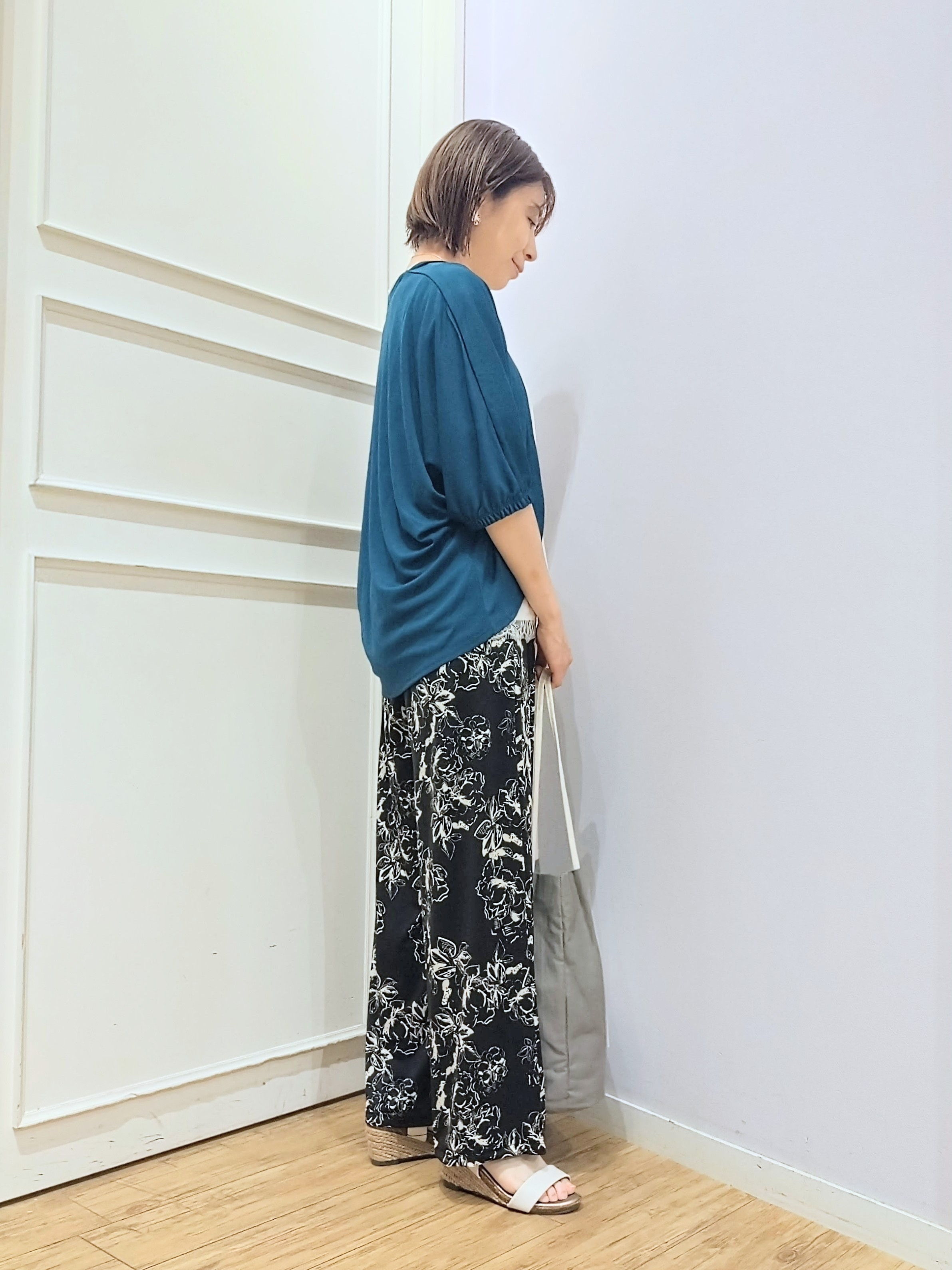 miomioさんの「SHOO･LA･RUE｜【UV/体型カバー】冷房や朝晩の冷え込み対策にも さらとろ5分袖カーディガン」を使ったコーディネート