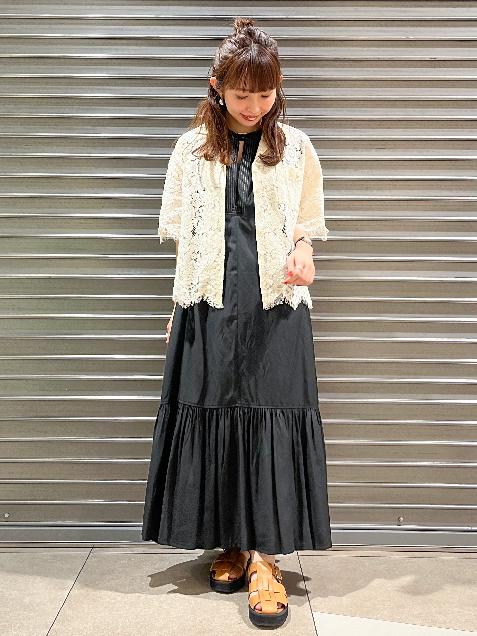 じゅんさんの「DRESSTERIOR｜【ウォッシャブル/羽織りにも便利】シアーコードレースブラウス」を使ったコーディネート