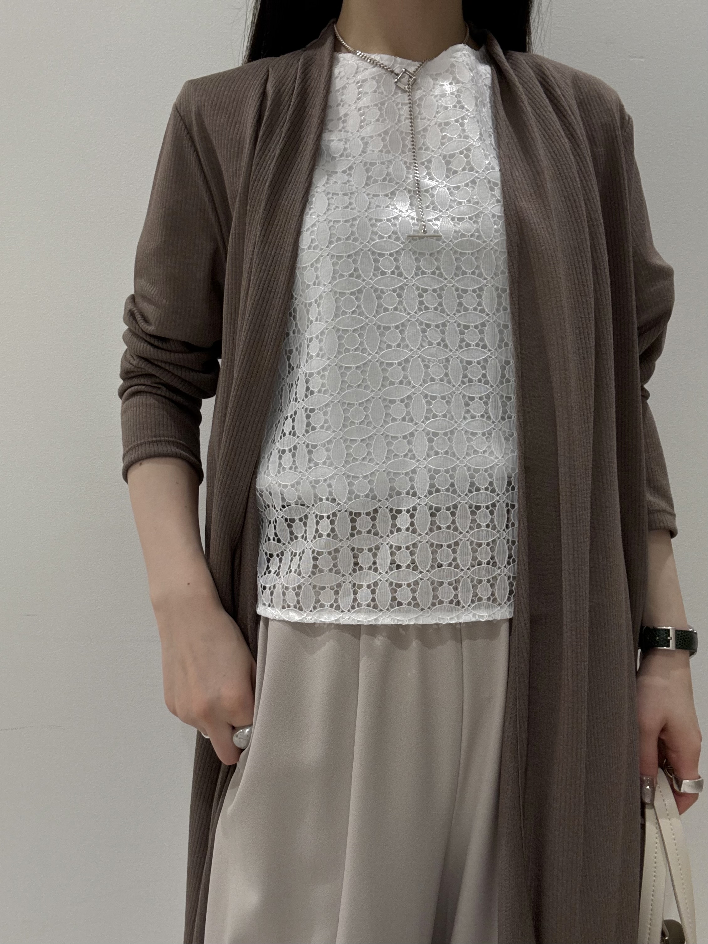 KEIKOさんの「INDIVI｜【洗える／アンサンブル可能】シアーストライプカーディガン」を使ったコーディネート
