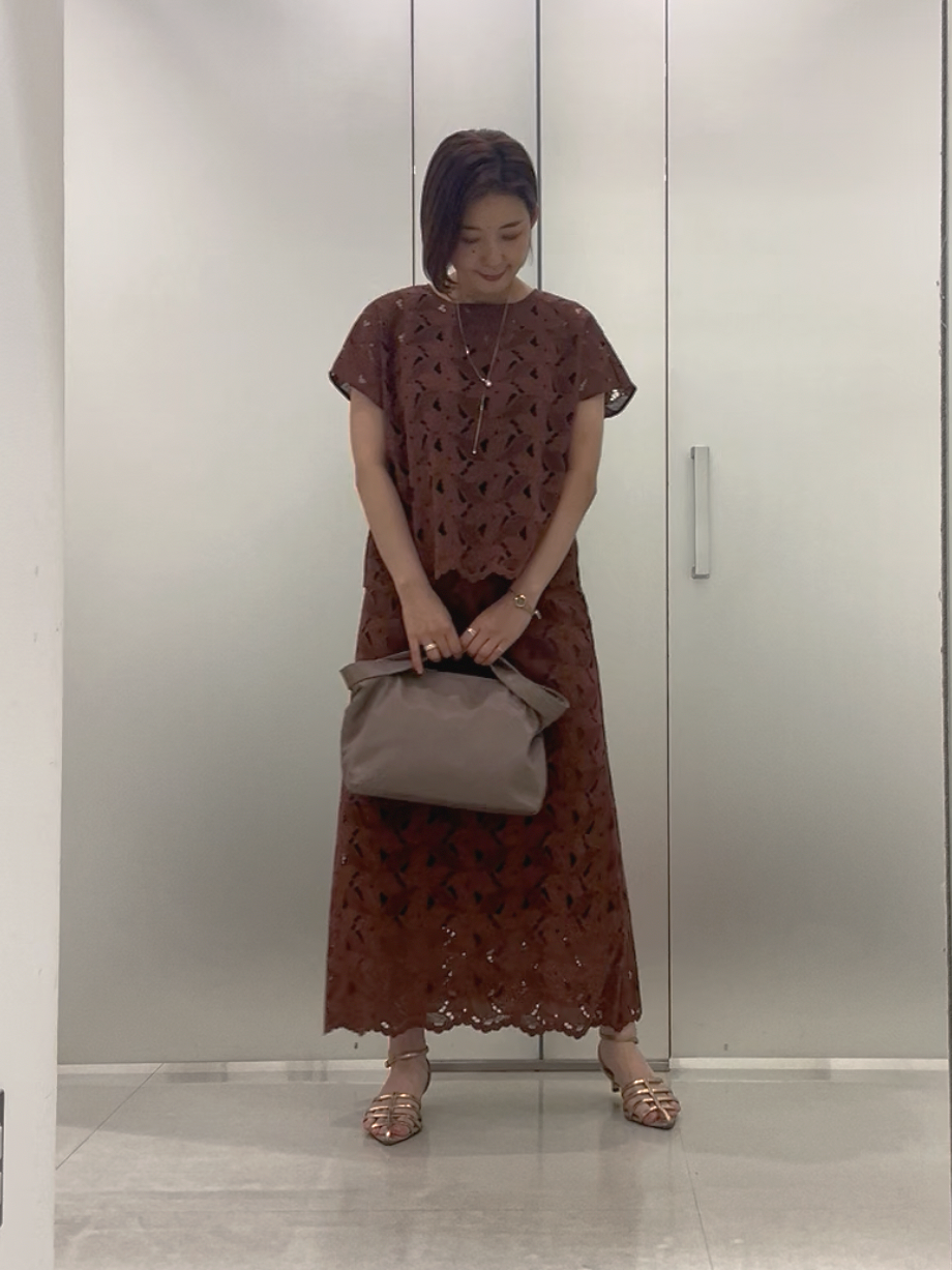 まどかさんの「UNTITLED｜【秋のきれいめ服/セットアップ可】リーフレースロングスカート」を使ったコーディネート