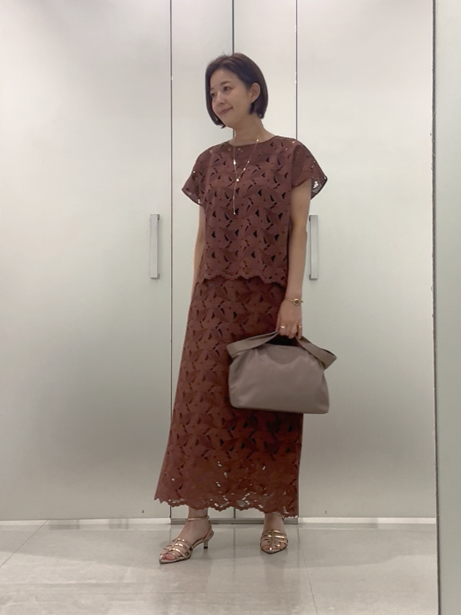 まどかさんの「UNTITLED｜【秋のきれいめ服/セットアップ可】リーフレースロングスカート」を使ったコーディネート