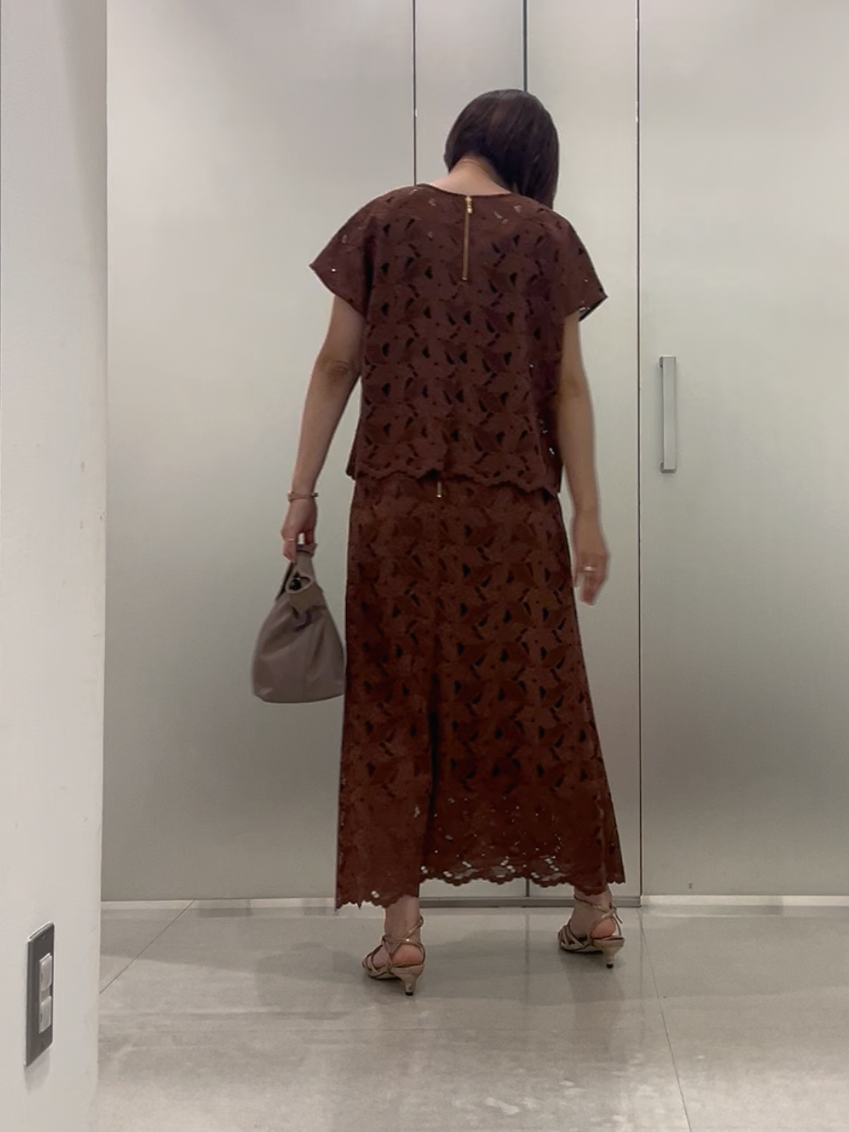 まどかさんの「UNTITLED｜【秋のきれいめ服/セットアップ可】リーフレースロングスカート」を使ったコーディネート
