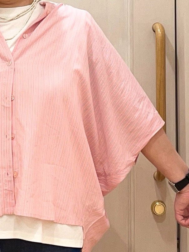はまちゃんさんの「SHOO･LA･RUE｜【洗濯機可/体型カバー】二の腕隠れる ゆるっとドルマンバンドカラーシャツ」を使ったコーディネート