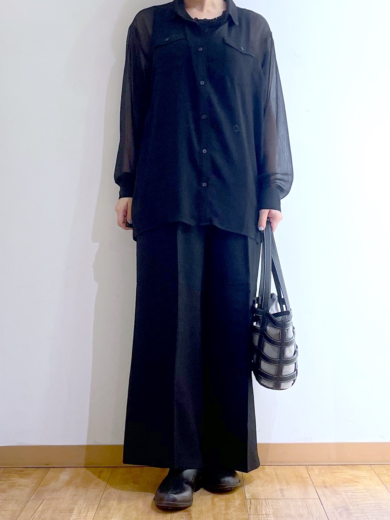 かのさんの「SHOO･LA･RUE｜【洗濯機可】ダブルポケット 楊柳しぼしぼシアーシャツ」を使ったコーディネート
