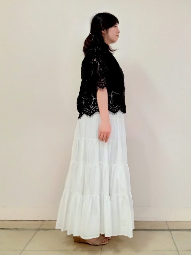 emiさんの「DRESSTERIOR｜【ウォッシャブル/羽織りにも便利】シアーコードレースブラウス」を使ったコーディネート