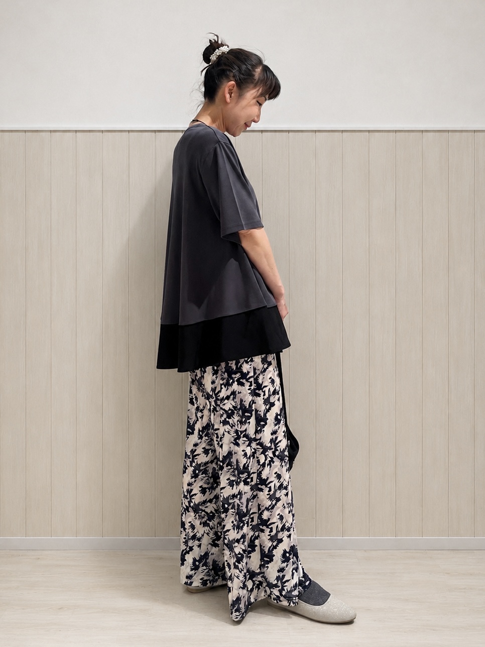 まつみさんの「SHOO･LA･RUE｜【UV/抗菌防臭/洗濯機可】体型カバーも叶う 裾切り替えAライントップス」を使ったコーディネート