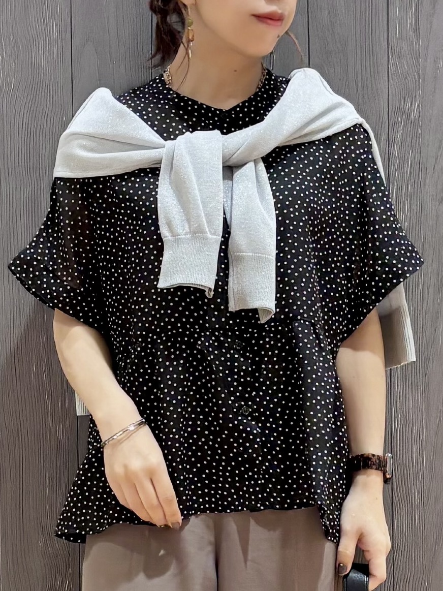 meiさんの「SHOO･LA･RUE｜【通気性〇/洗濯機可/S-LL】シアーラメカーディガン」を使ったコーディネート