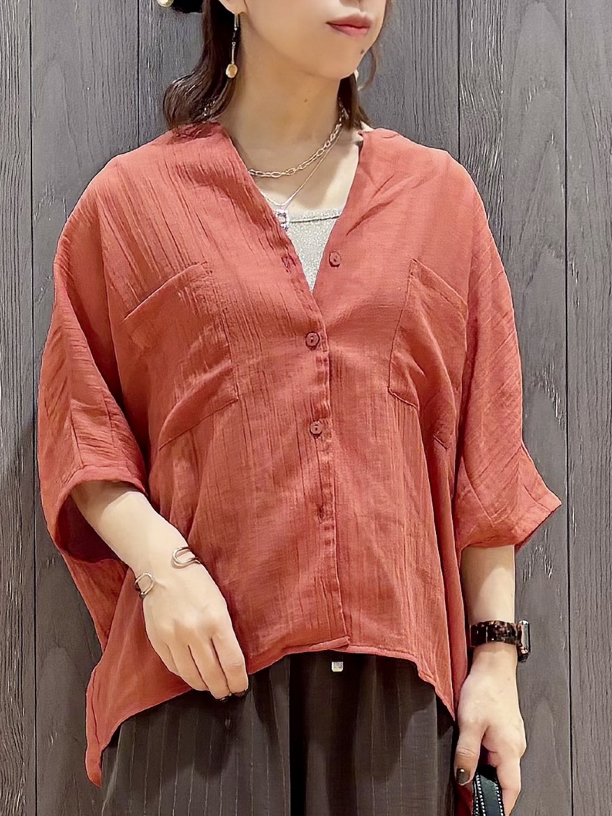 meiさんの「SHOO･LA･RUE｜【洗濯機可/選べる6色】程よいシアー感が涼し気 ゆったりワッシャードルマンブラウス」を使ったコーディネート