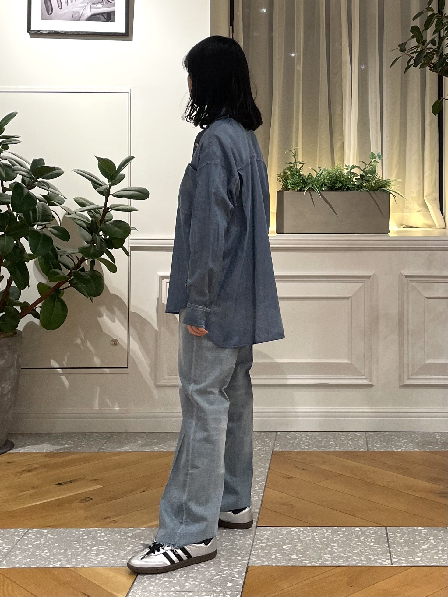 Lilyさんの「DRESSTERIOR｜【涼しく着映え】シアーデニムシャツ」を使ったコーディネート