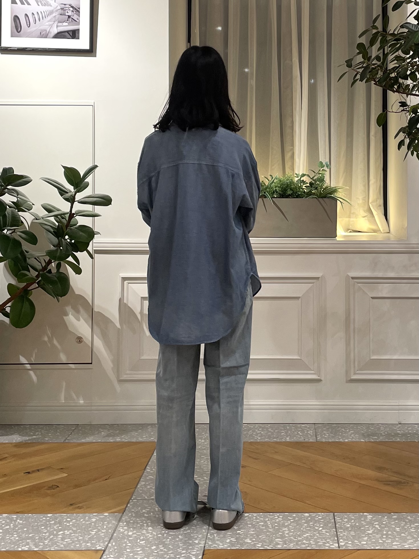 Lilyさんの「DRESSTERIOR｜【涼しく着映え】シアーデニムシャツ」を使ったコーディネート