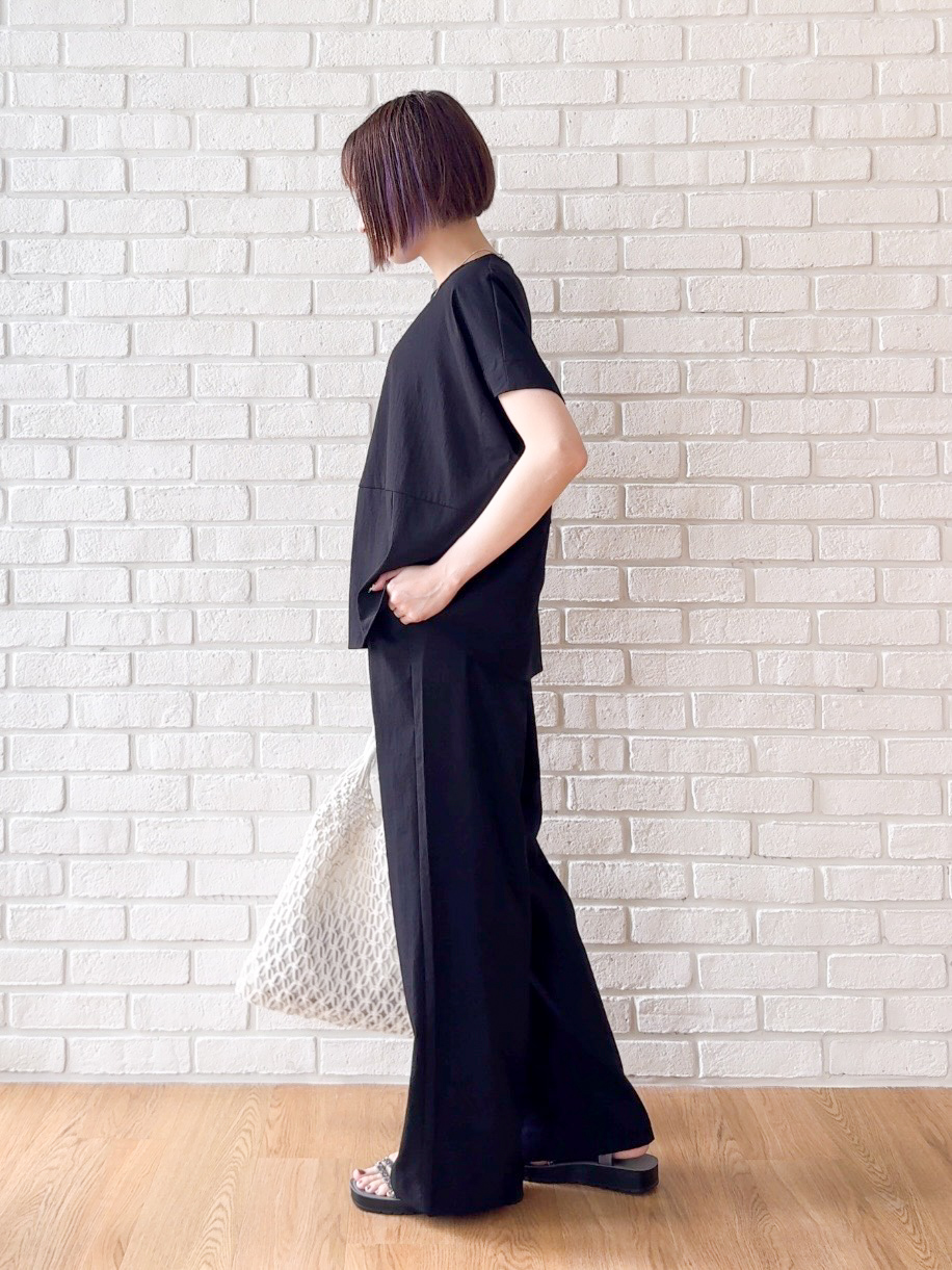 𝐜𝐡𝐢𝐤𝐚さんの「SHOO･LA･RUE｜【洗濯機可/セットアップ可】軽凛(かろりん) シンプル上品 切替コクーントップス」を使ったコーディネート