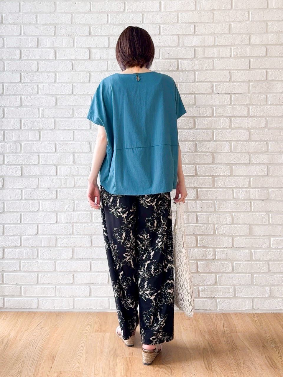 𝐜𝐡𝐢𝐤𝐚さんの「SHOO･LA･RUE｜【洗濯機可/セットアップ可】軽凛(かろりん) シンプル上品 切替コクーントップス」を使ったコーディネート