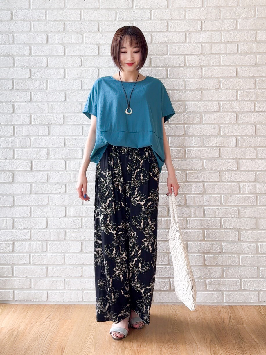 𝐜𝐡𝐢𝐤𝐚さんの「SHOO･LA･RUE｜【洗濯機可/セットアップ可】軽凛(かろりん) シンプル上品 切替コクーントップス」を使ったコーディネート