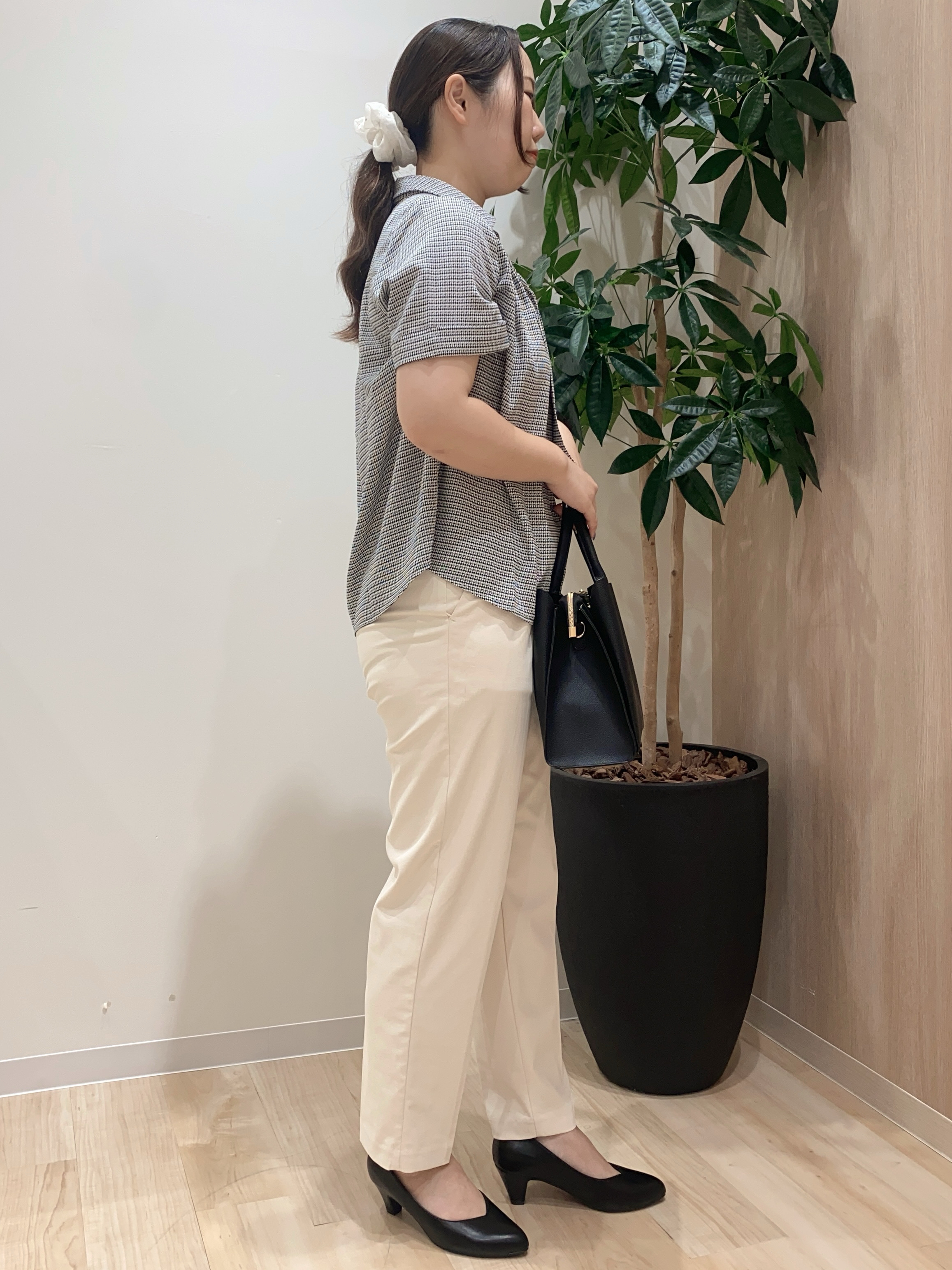 HANAさんの「grove｜【洗える】チャーム付きマルチWAYボウタイブラウス」を使ったコーディネート
