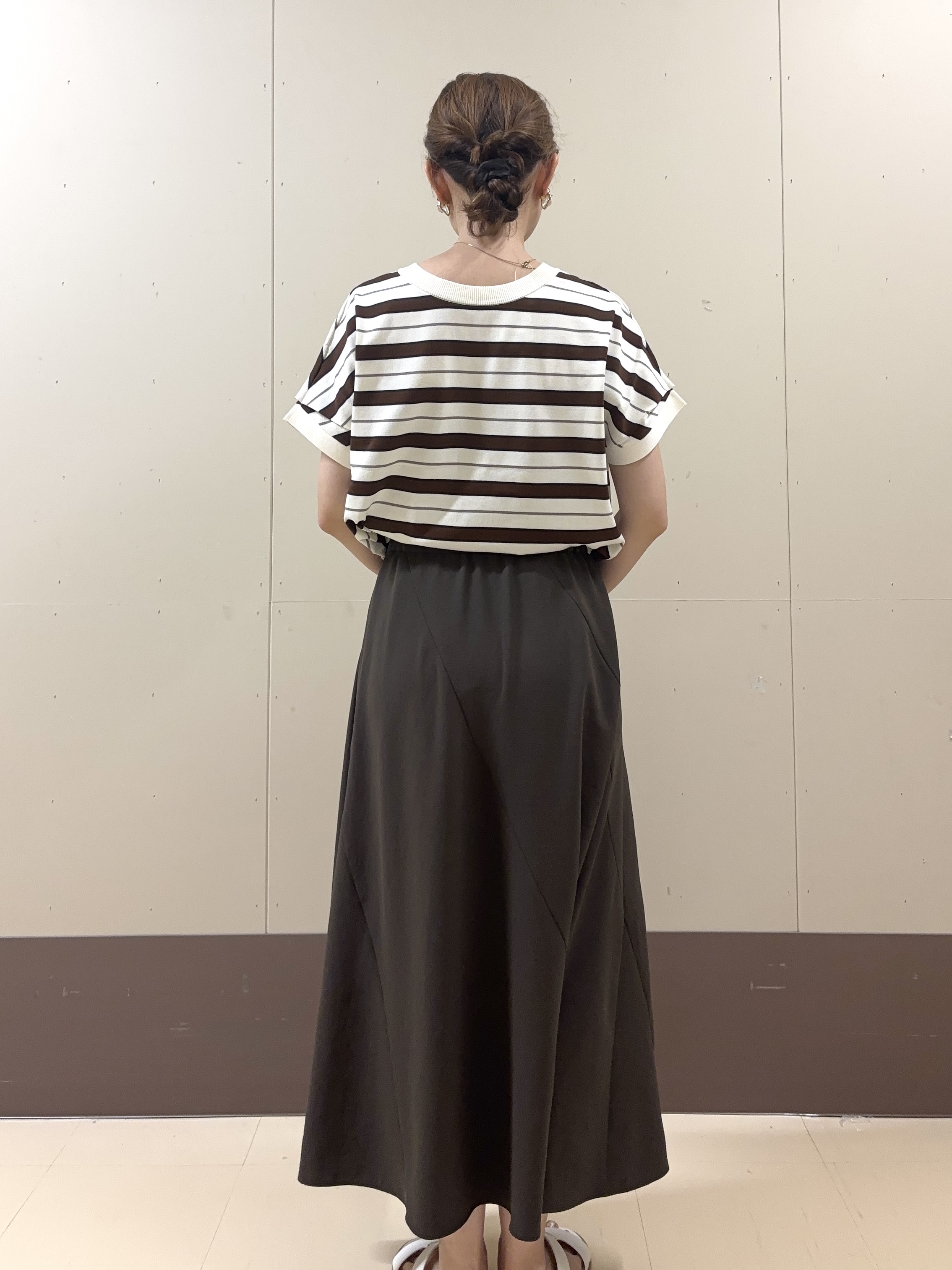 yuriさんの「UNTITLED｜【肌に張りつきにくい/前後2WAY】ドライタッチコットンプルオーバー」を使ったコーディネート