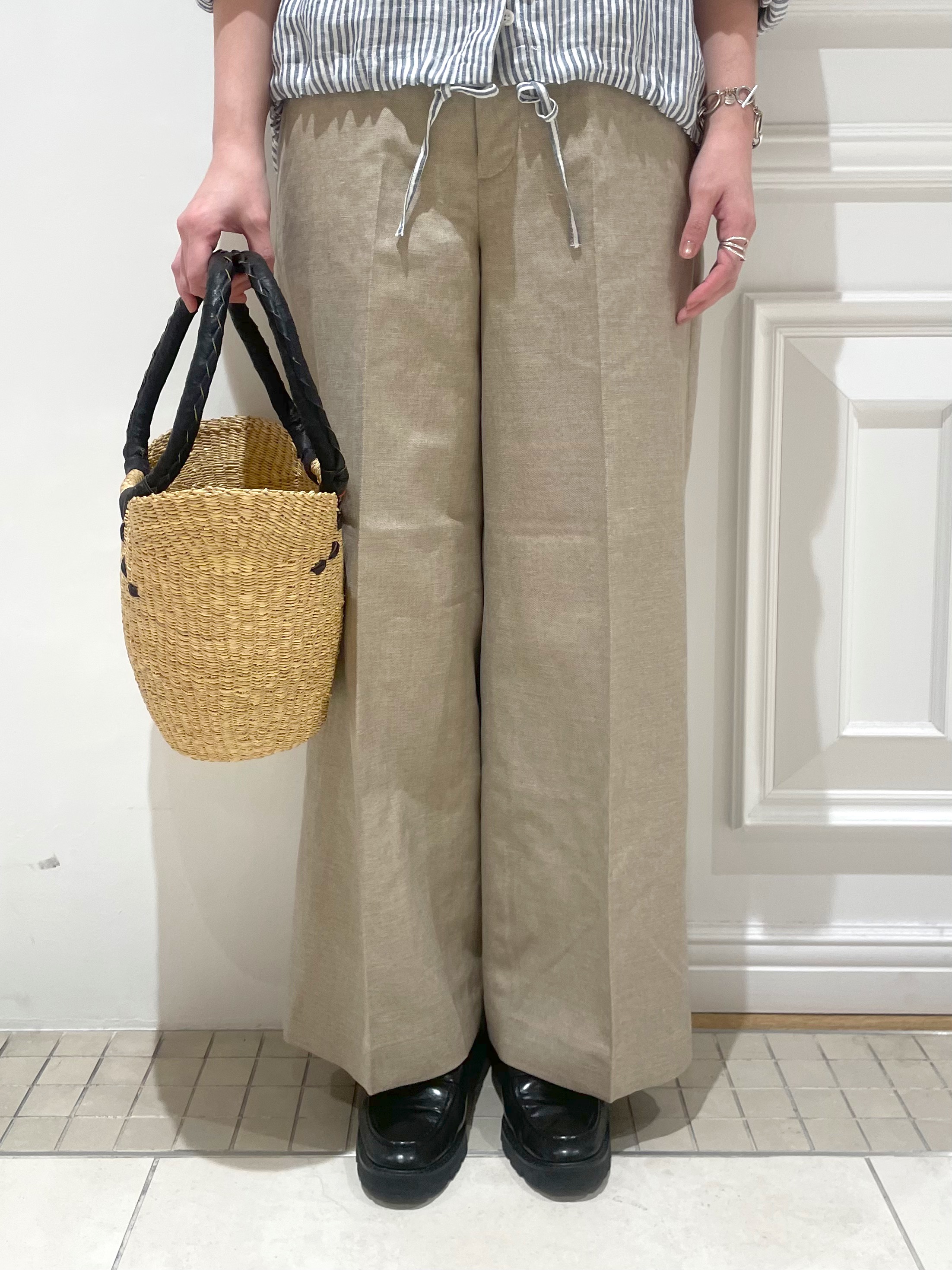 makiさんの「DRESSTERIOR｜【2WAY/羽織にも】ウォッシャブルリネン ドロストシャツ」を使ったコーディネート