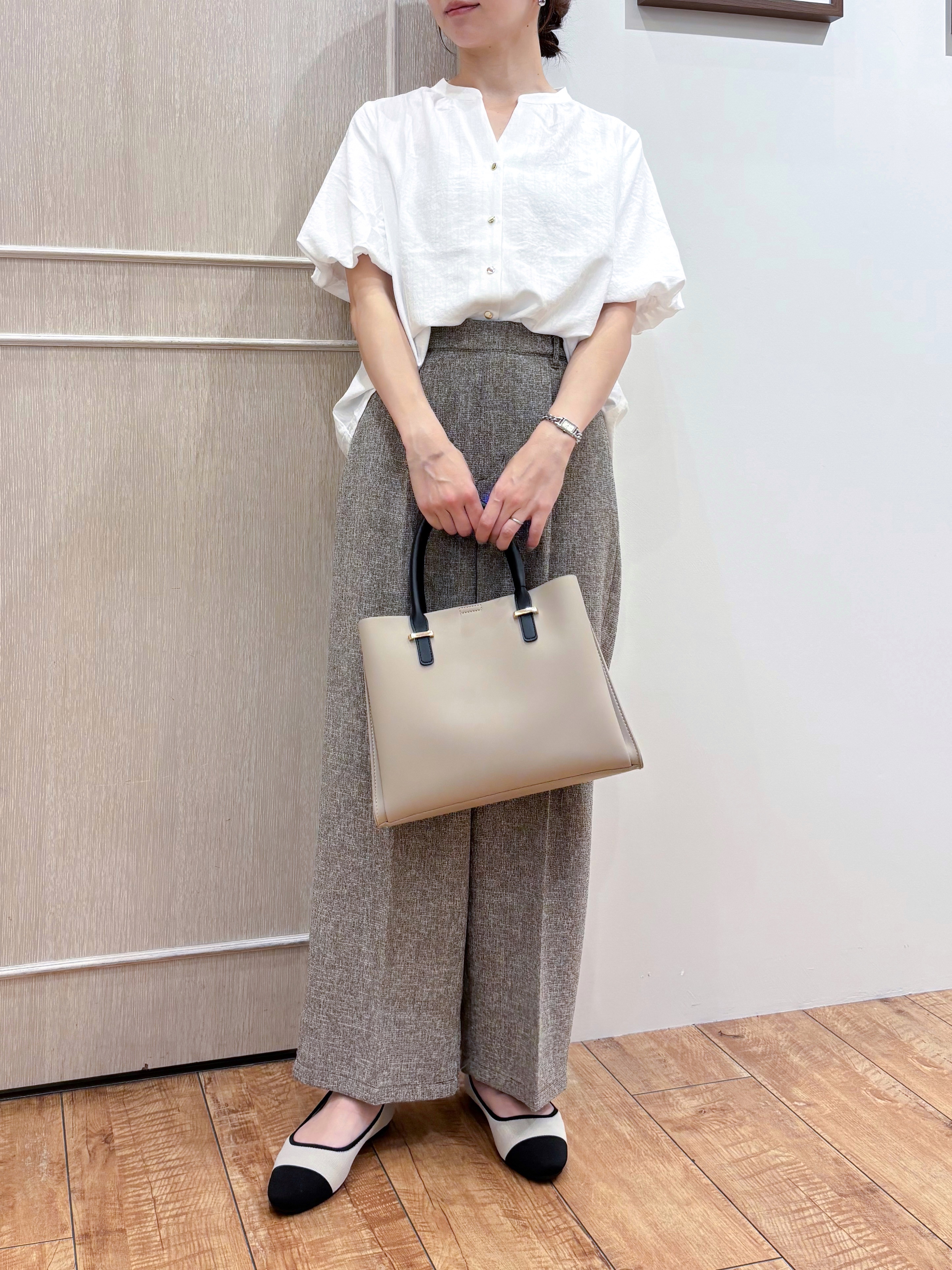 なみさんの「SHOO･LA･RUE｜【洗濯機可】バルーンスリーブで二の腕カバー キーネック5分袖ブラウス」を使ったコーディネート