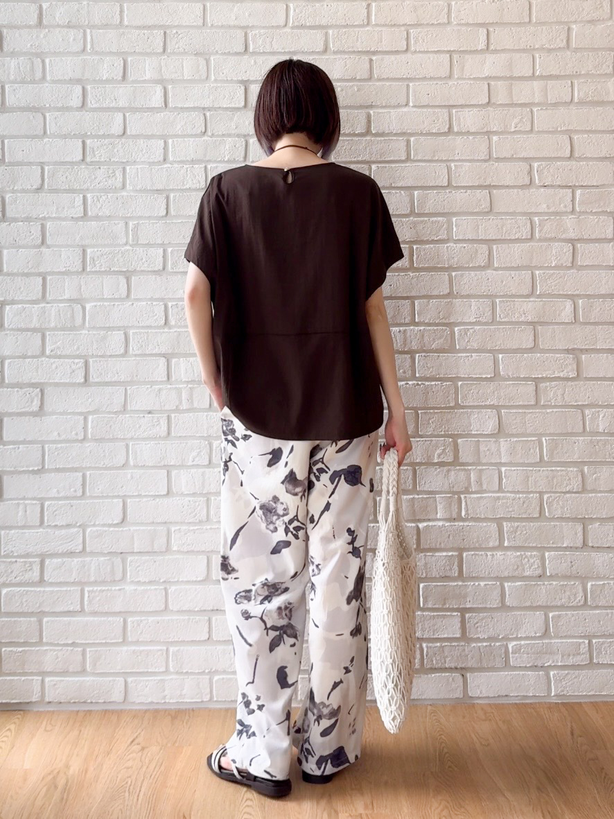 𝐜𝐡𝐢𝐤𝐚さんの「SHOO･LA･RUE｜【洗濯機可/セットアップ可】軽凛(かろりん) シンプル上品 切替コクーントップス」を使ったコーディネート