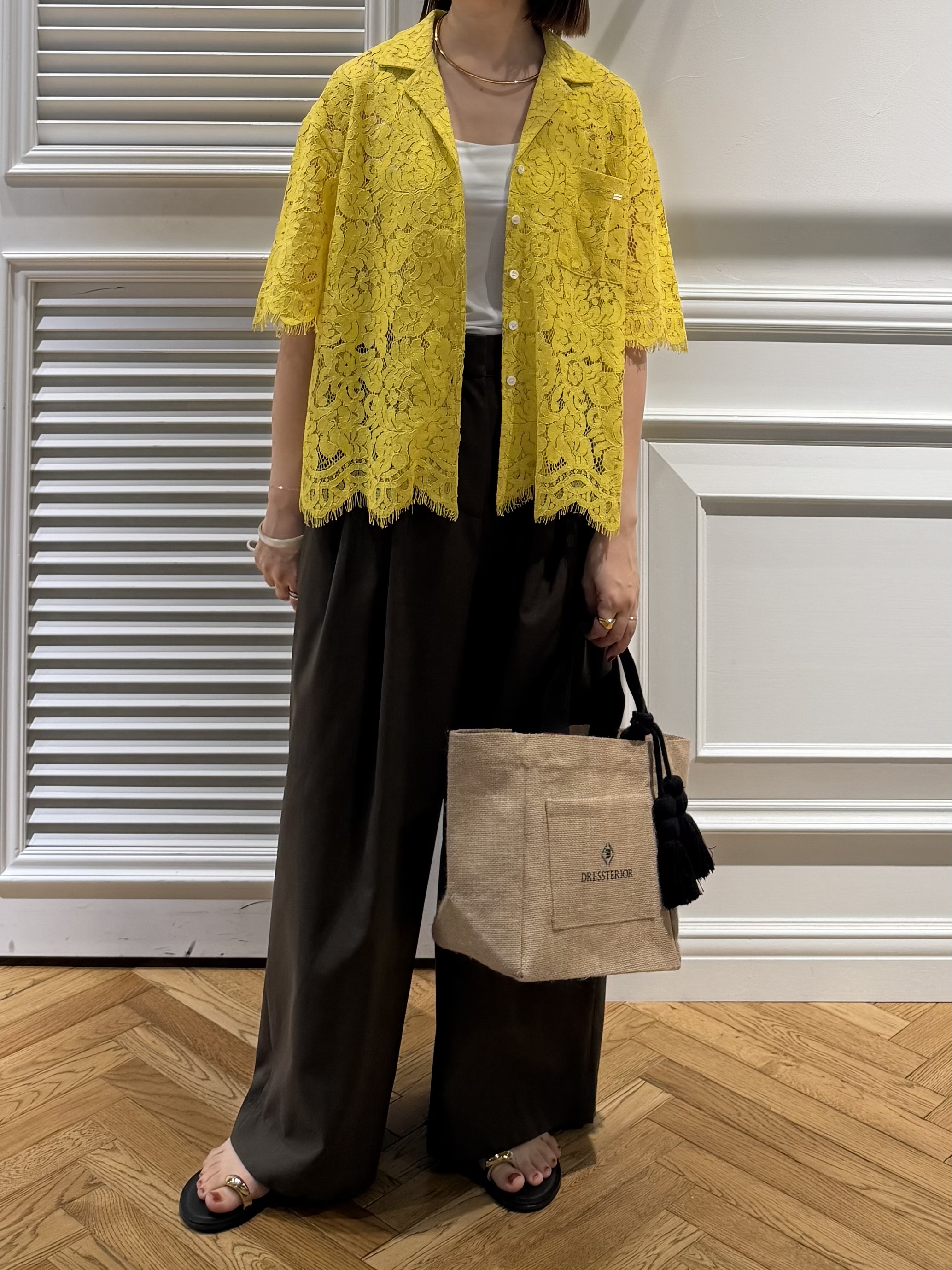 つじ まこさんの「DRESSTERIOR｜【ウォッシャブル/羽織りにも便利】シアーコードレースブラウス」を使ったコーディネート
