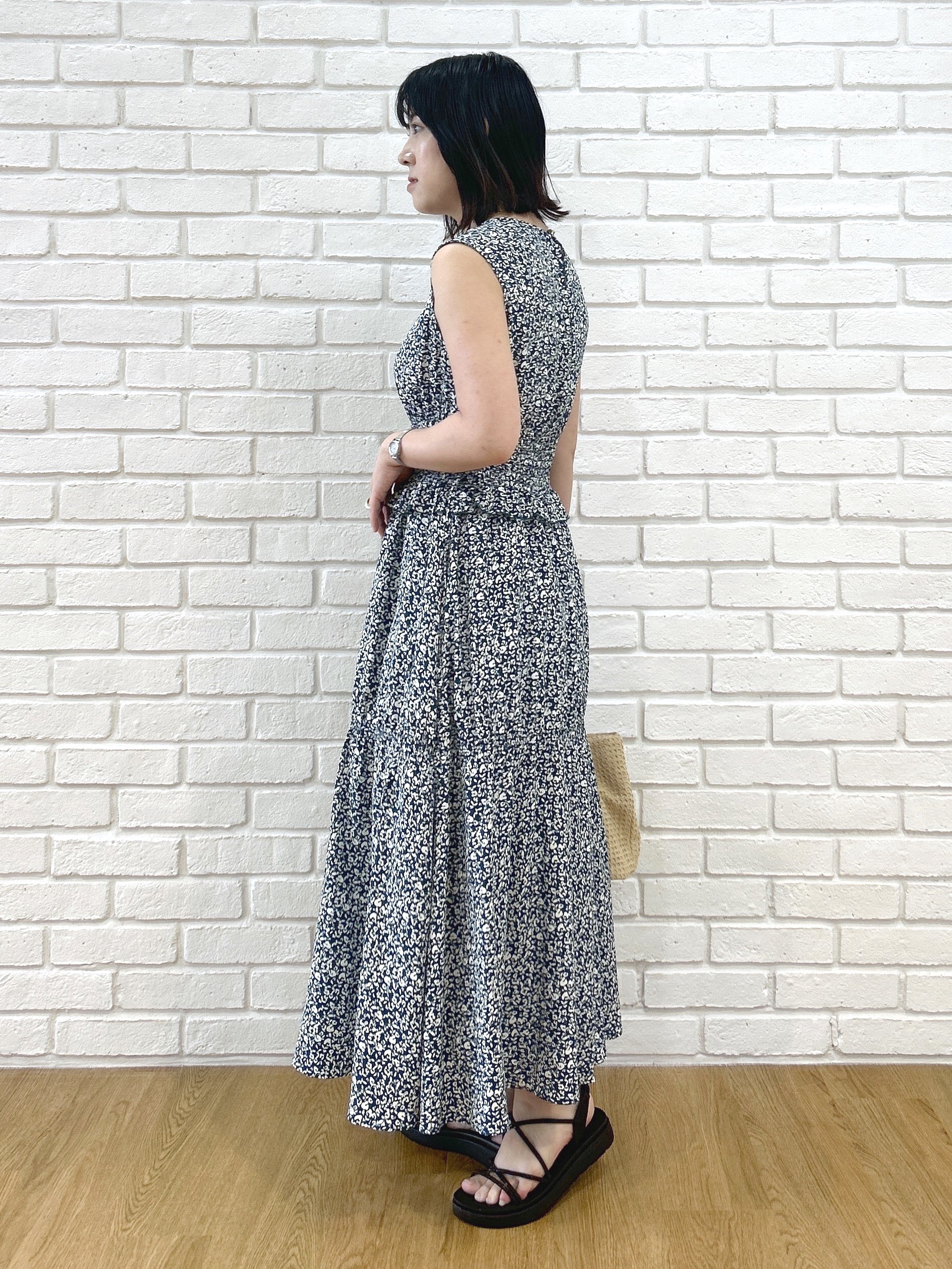 Hirokaさんの「grove｜【低身長さんも選べる着丈・洗濯機◎】花柄ウエストシャーリングワンピース」を使ったコーディネート