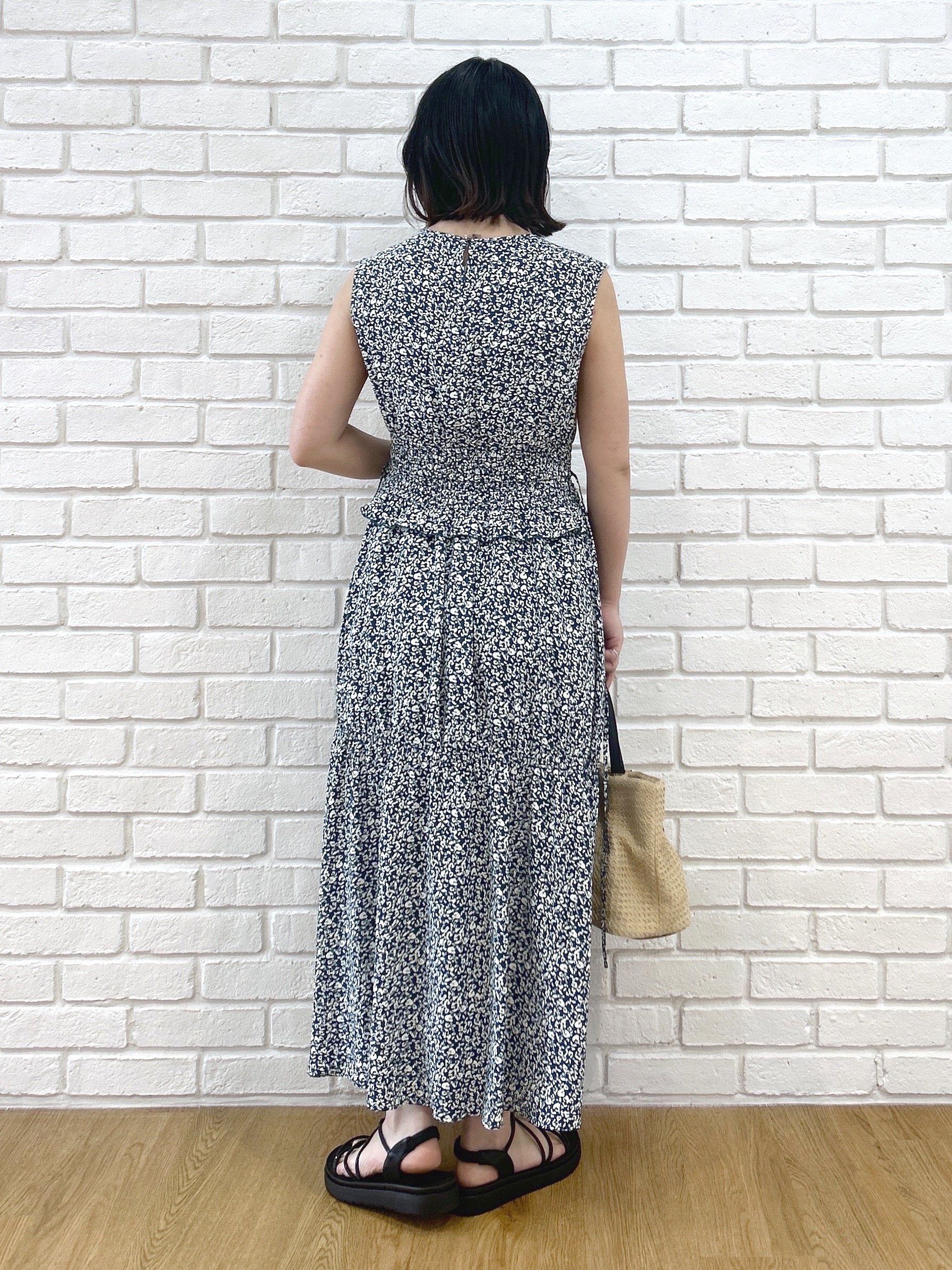 Hirokaさんの「grove｜【低身長さんも選べる着丈・洗濯機◎】花柄ウエストシャーリングワンピース」を使ったコーディネート