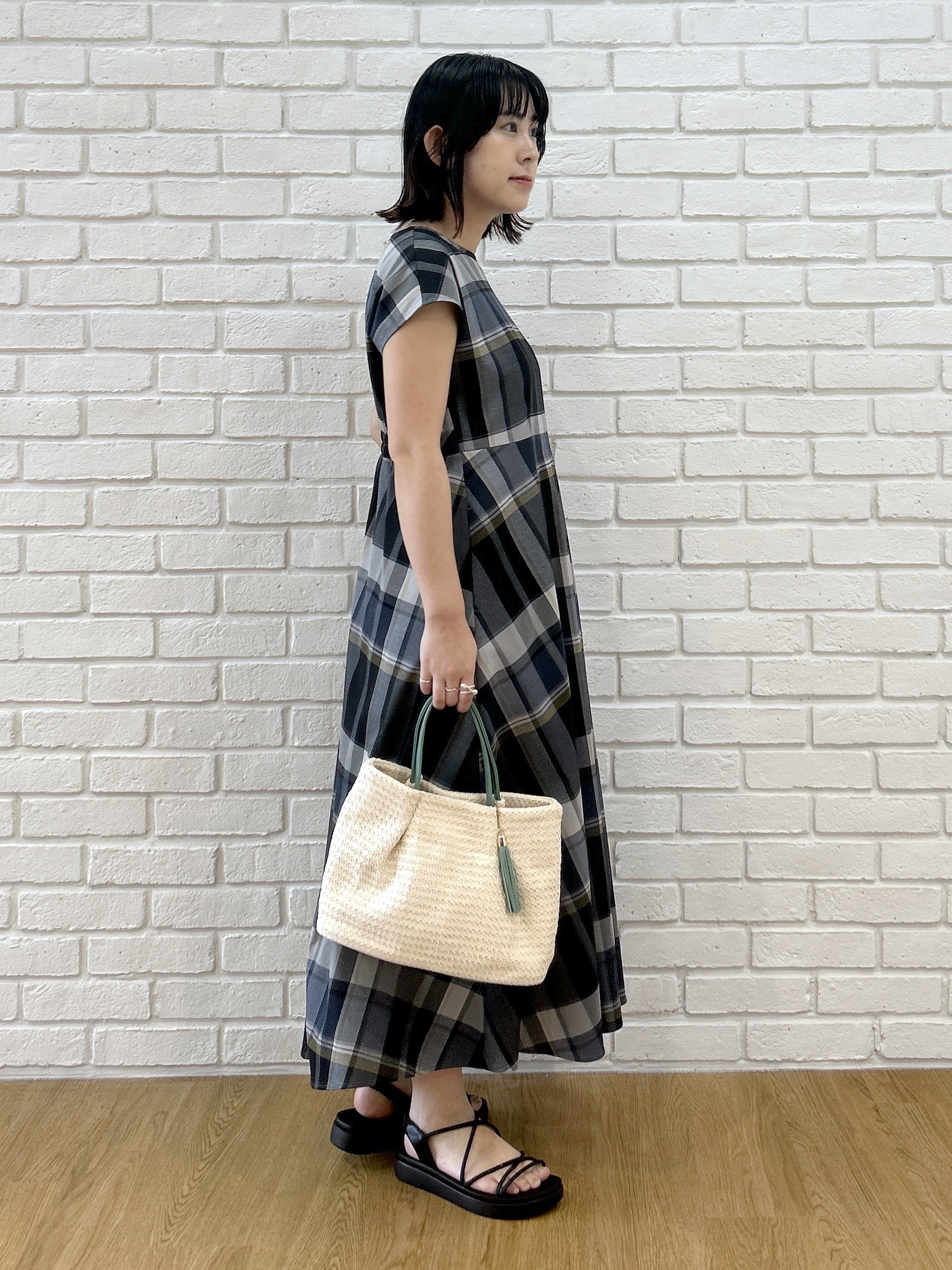 Hirokaさんの「grove｜【低身長さんも選べる着丈】マドラスチェックワンピース」を使ったコーディネート